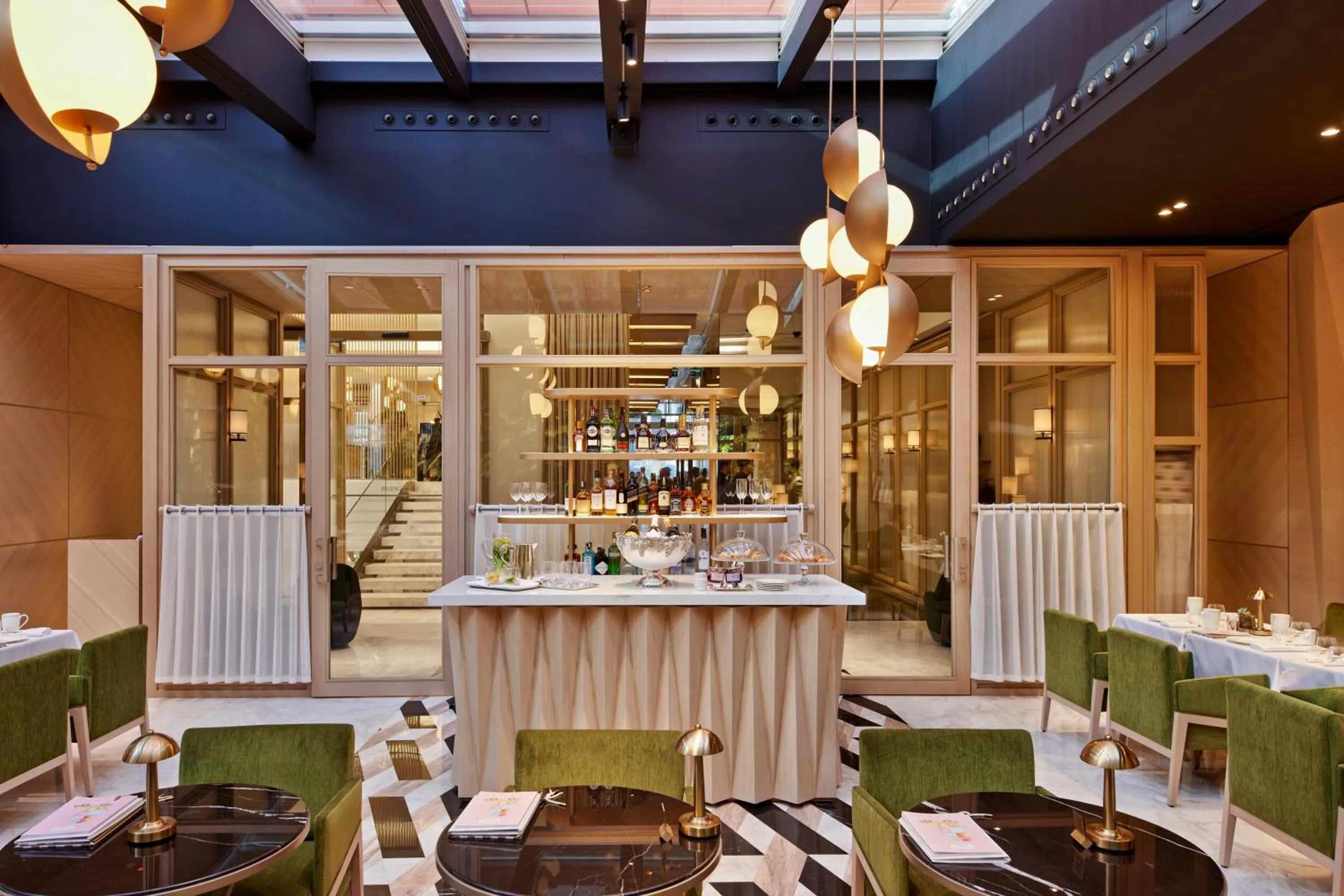 Restaurant/places to eat in Vakko Hotel and Residence