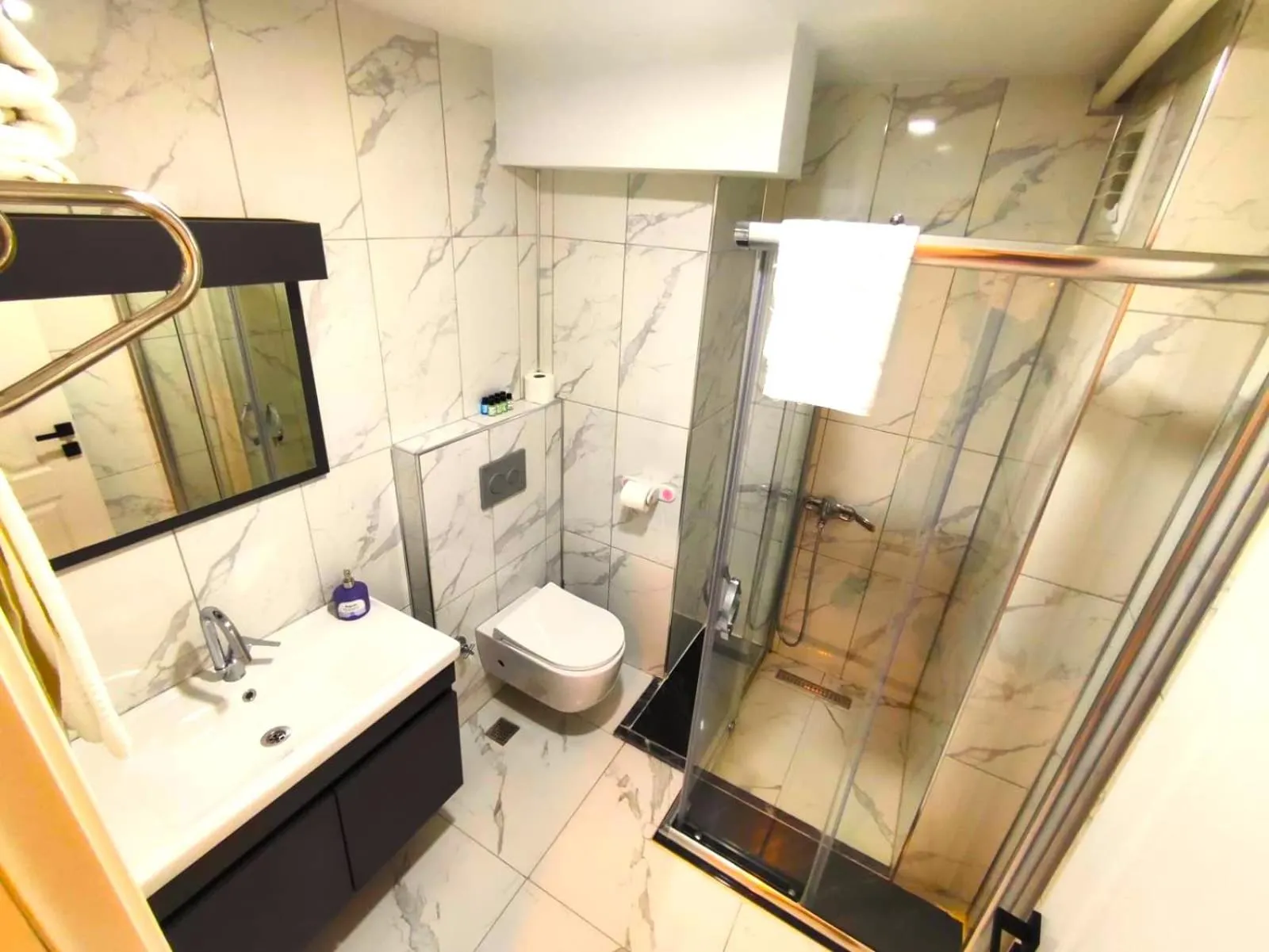 Shower in PETRA HOTEL TUZLA