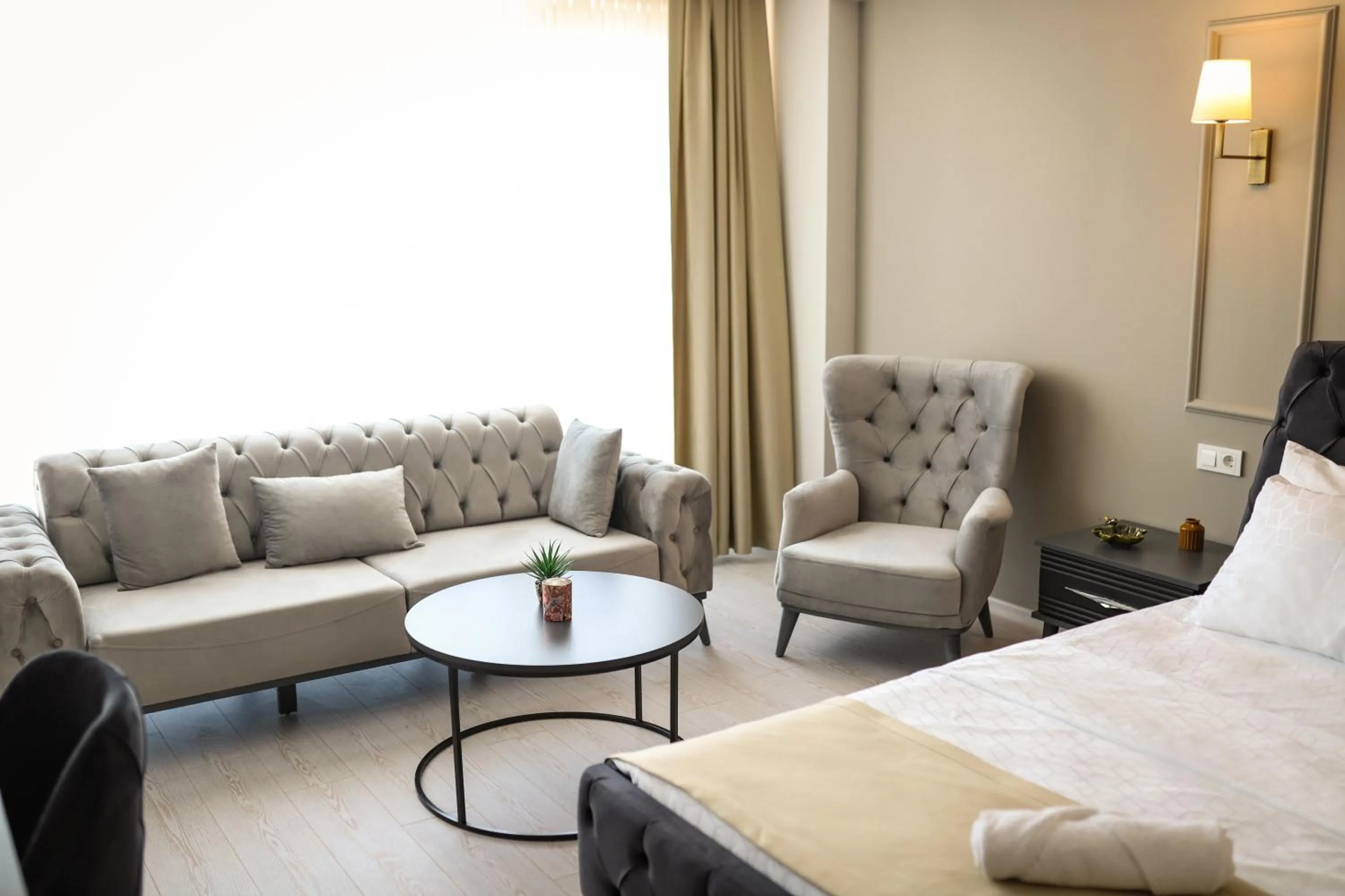 Living room, Bed in PETRA HOTEL TUZLA