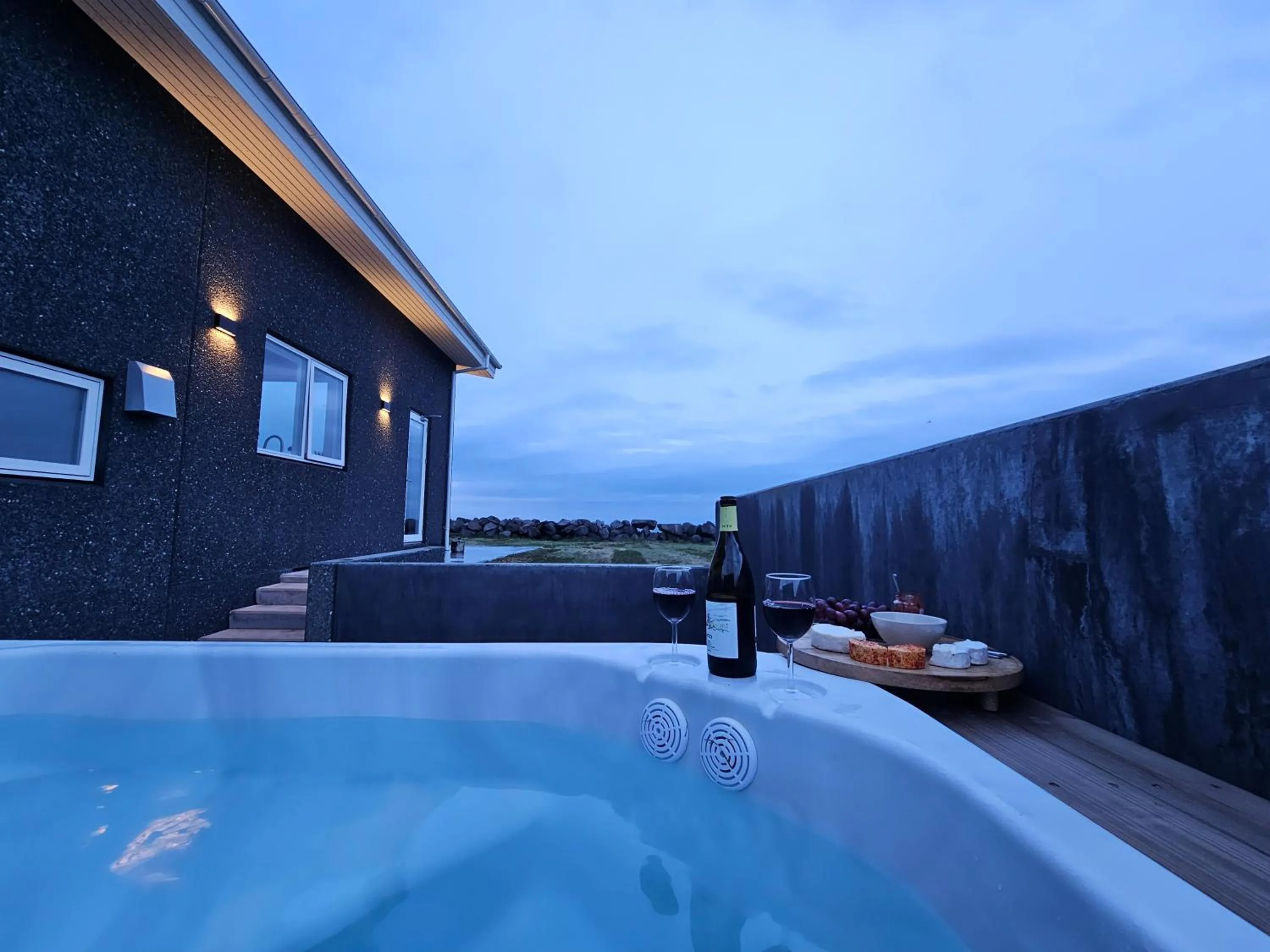 Hot Tub in Bay View Apartments