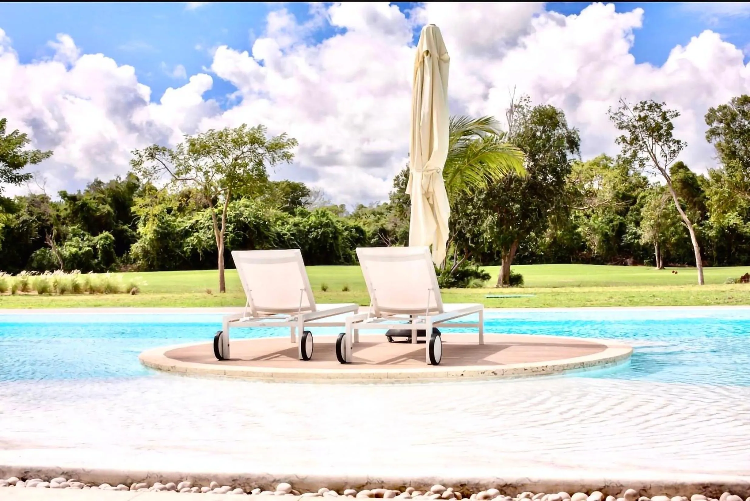 Swimming pool in Luxury Apartment With Pool And Golf View