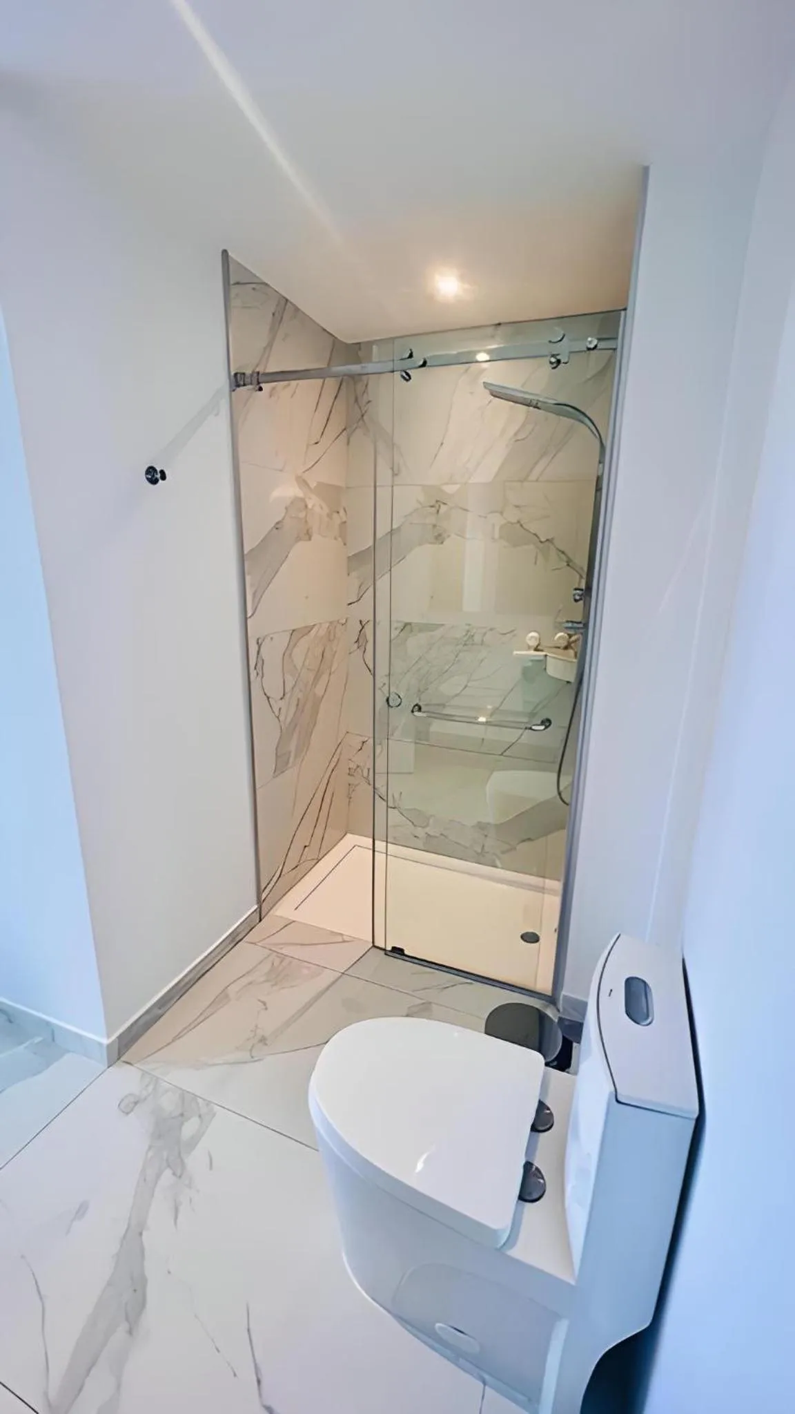 Bathroom in Luxury Apartment With Pool And Golf View