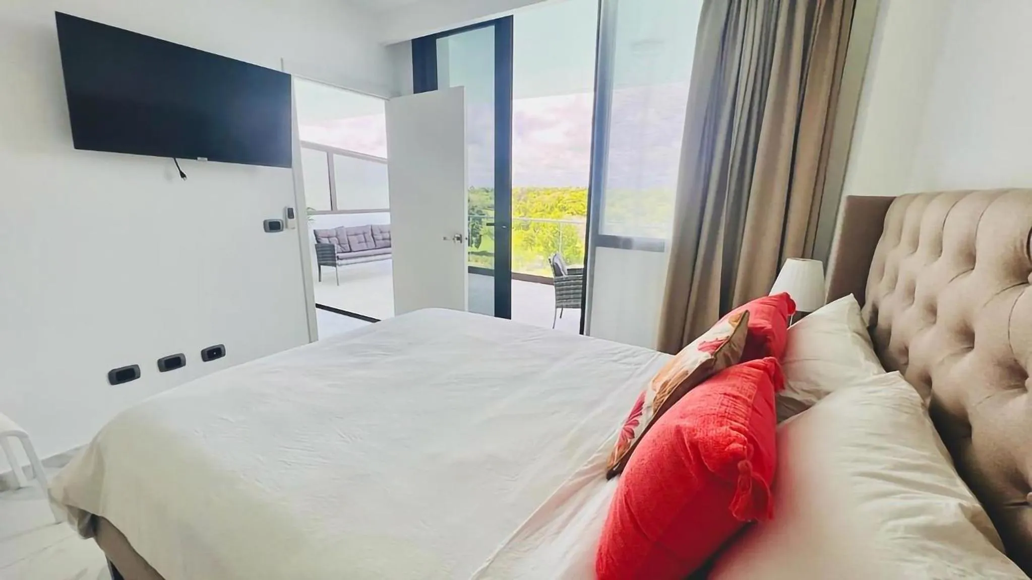 Bedroom, Bed in Luxury Apartment With Pool And Golf View