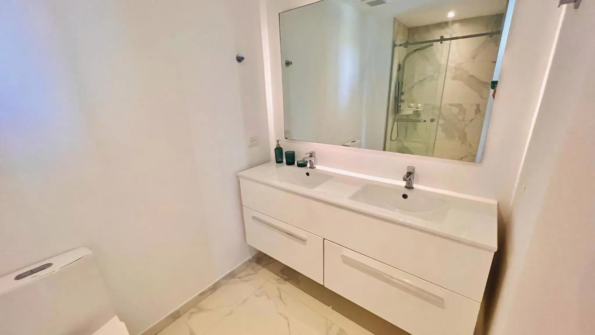 Bathroom in Luxury Apartment With Pool And Golf View