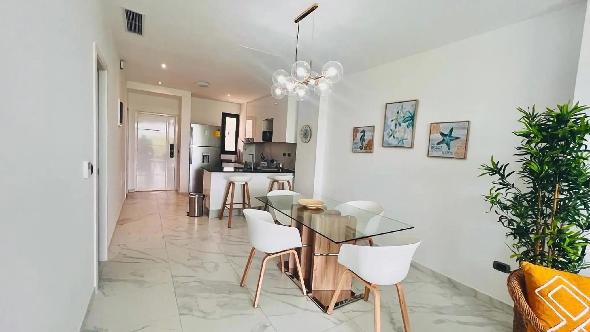 Restaurant/places to eat in Luxury Apartment With Pool And Golf View