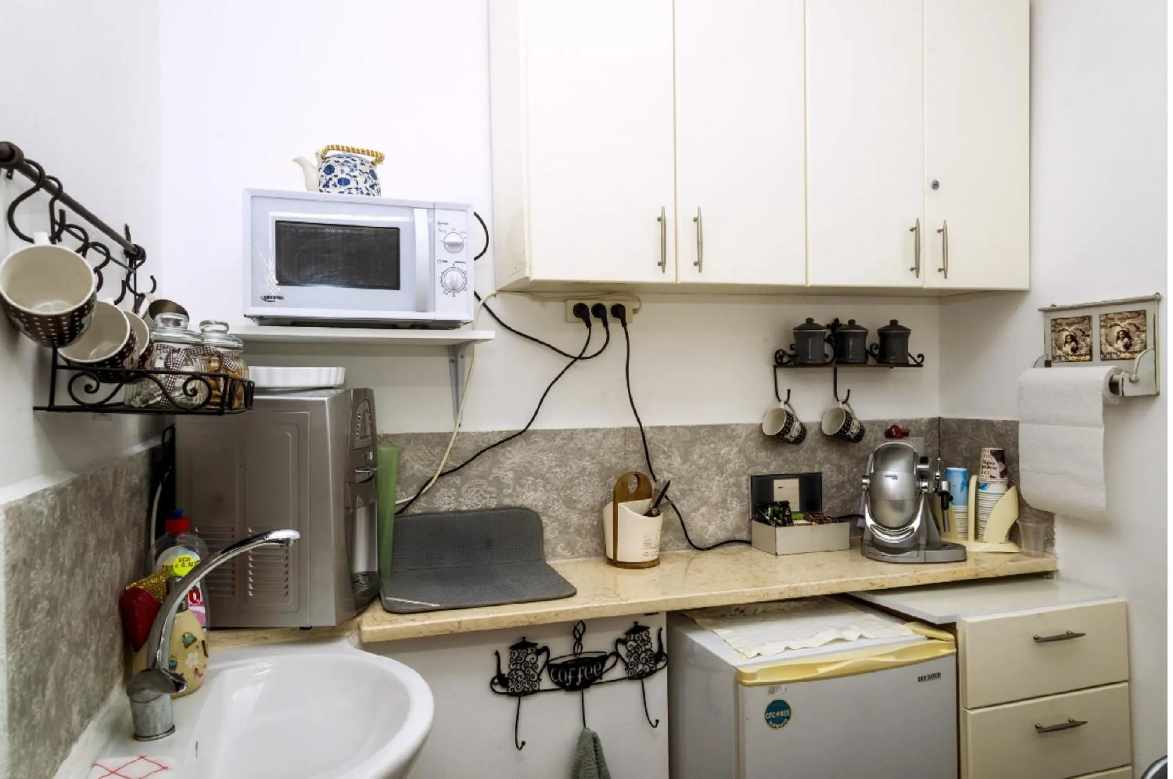 Coffee/tea facilities in Magic Touch