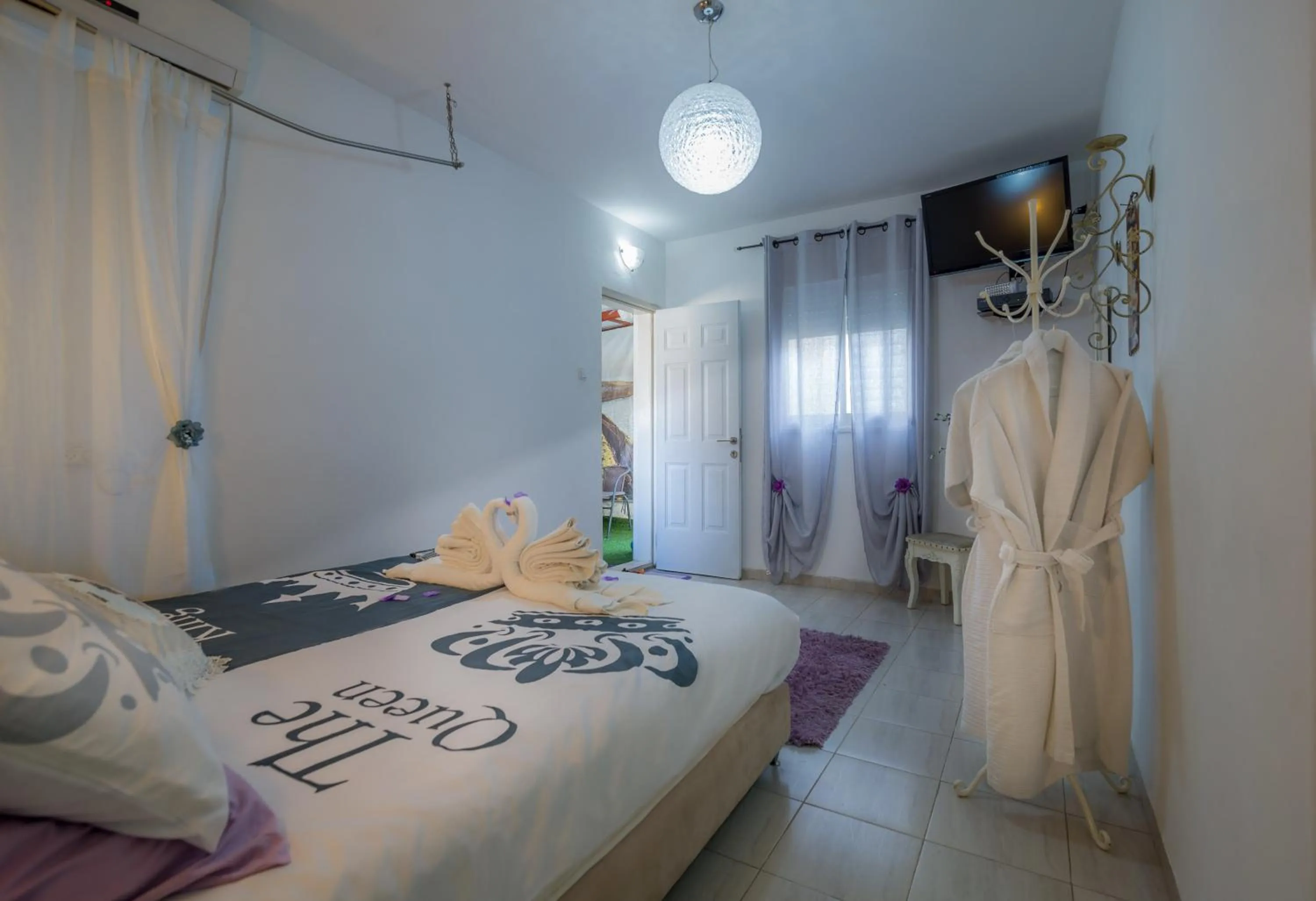 Photo of the whole room in Magic Touch