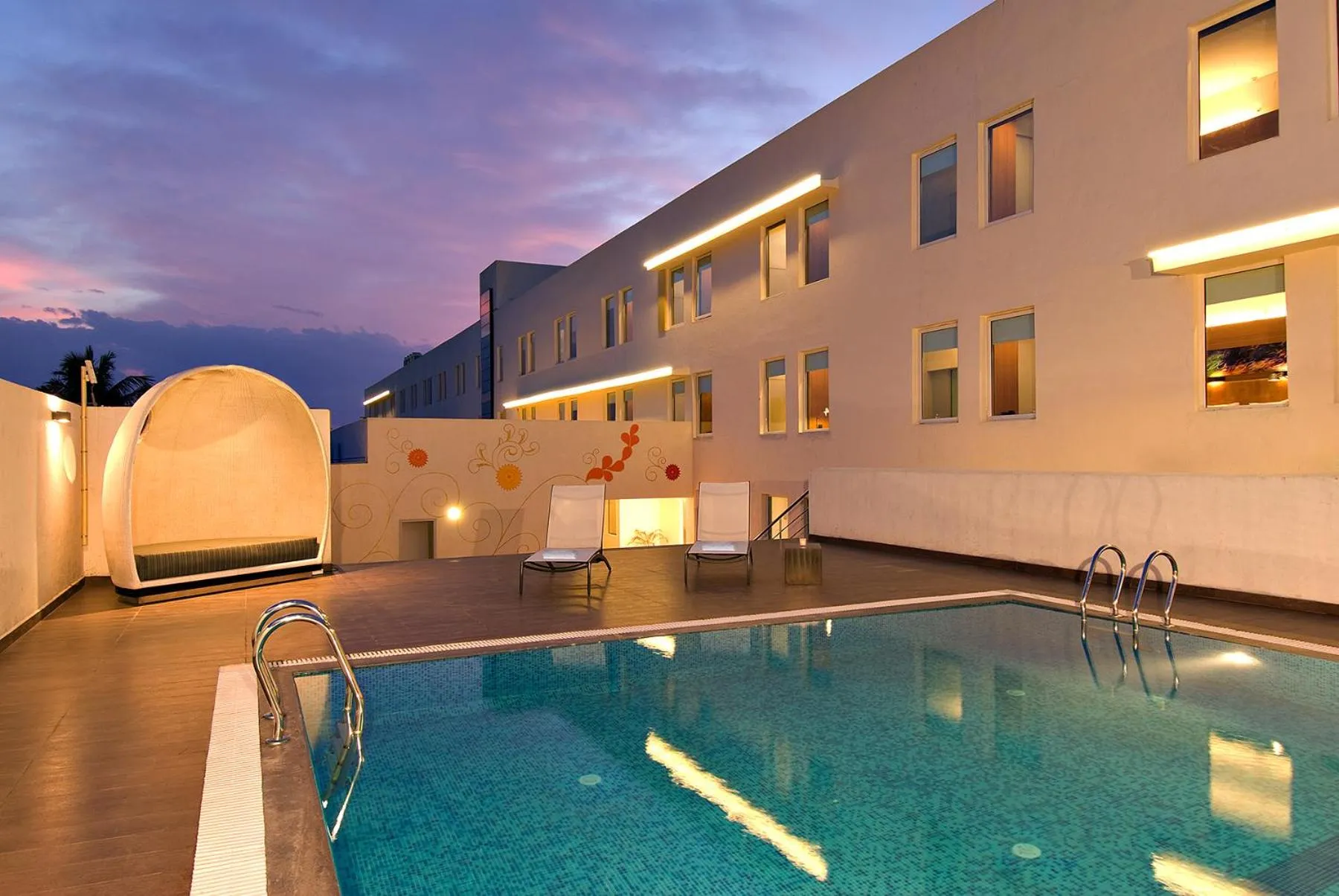 Swimming pool in Hotel Halez