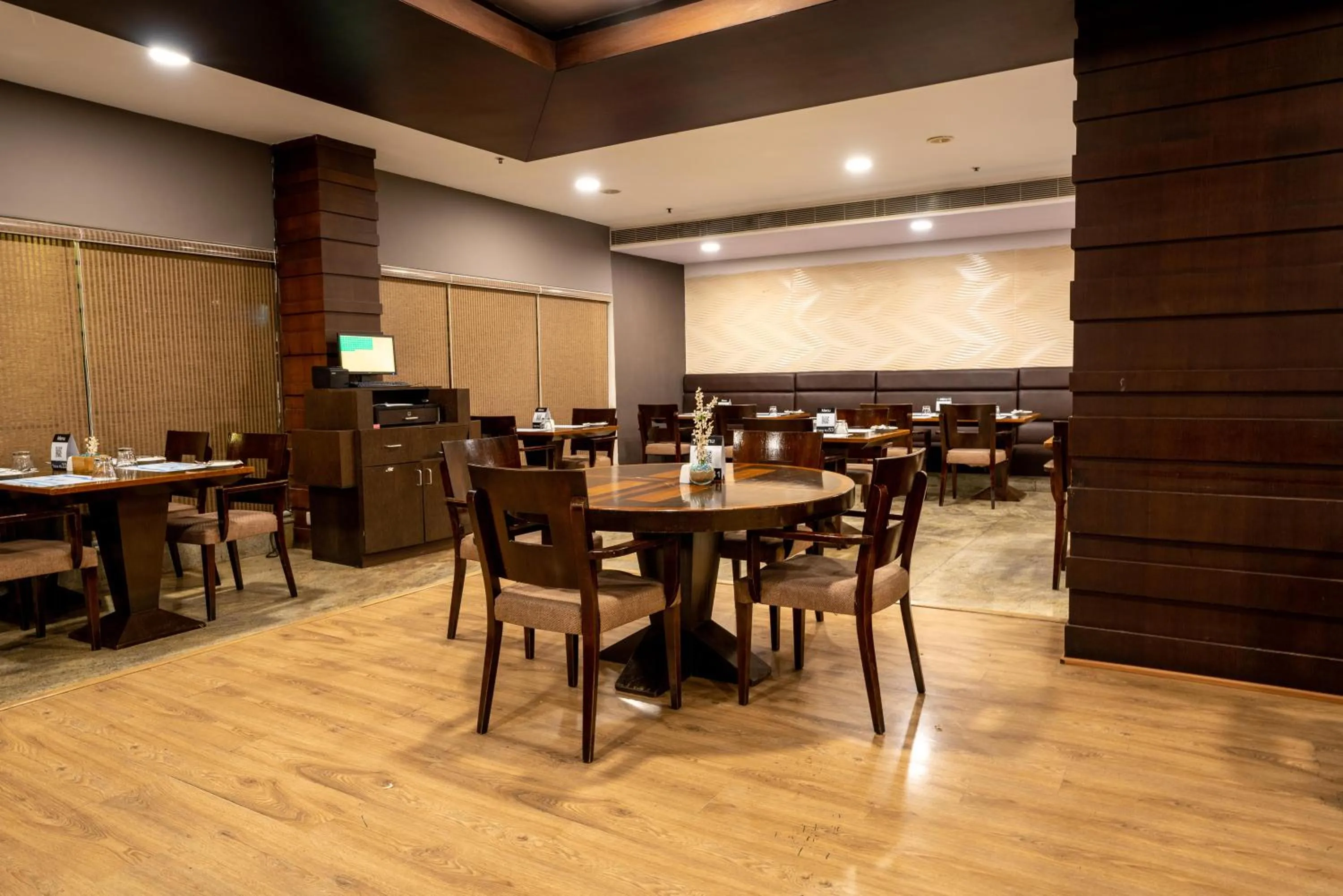 Restaurant/places to eat in Hotel Halez