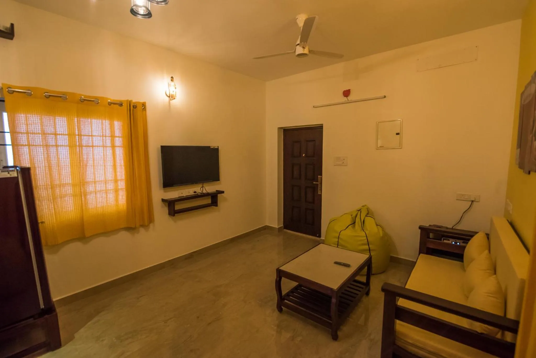 TV and multimedia in Cheerful 2-bedroom near Auro Beach