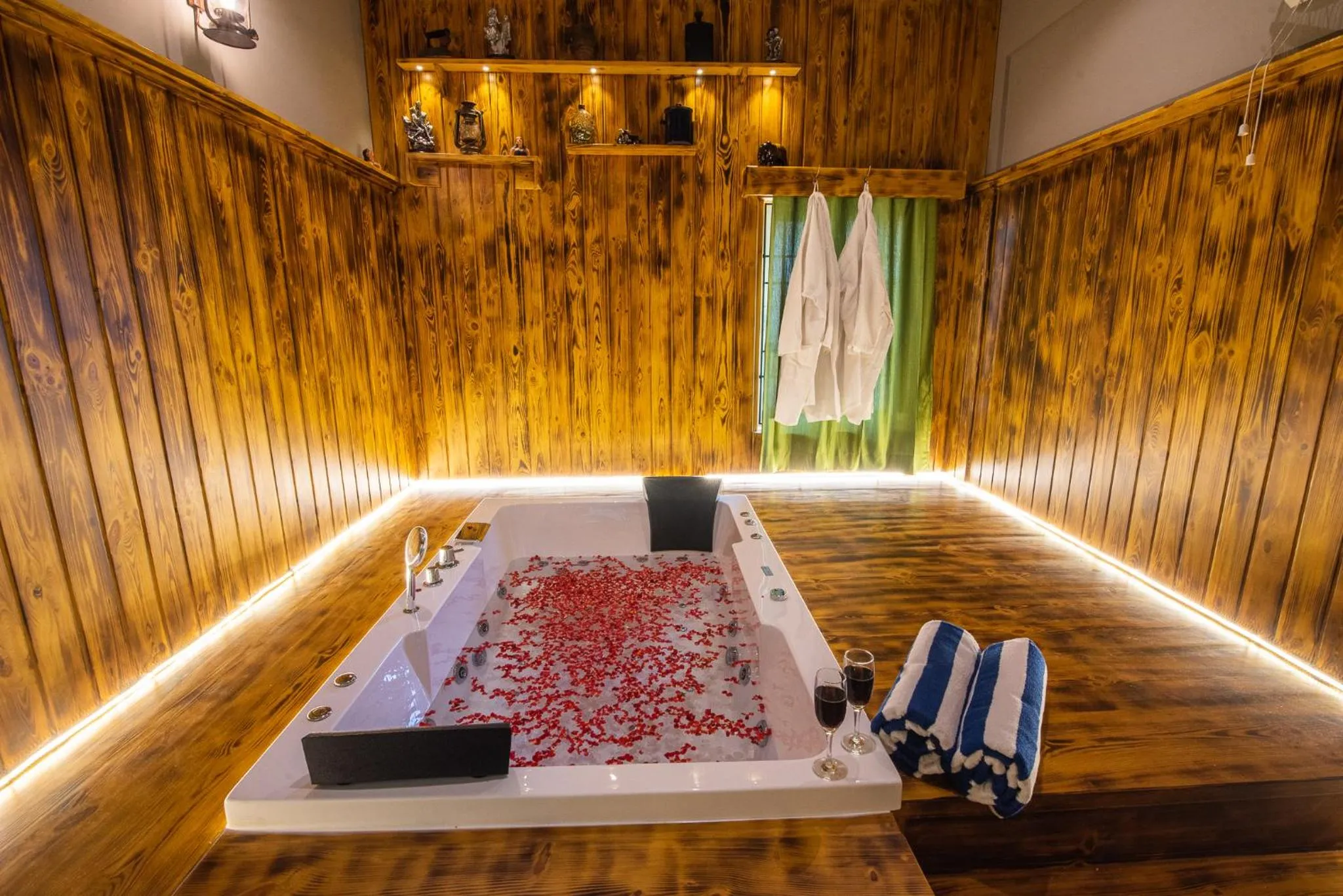 Spa and wellness centre/facilities in Cheerful 2-bedroom near Auro Beach