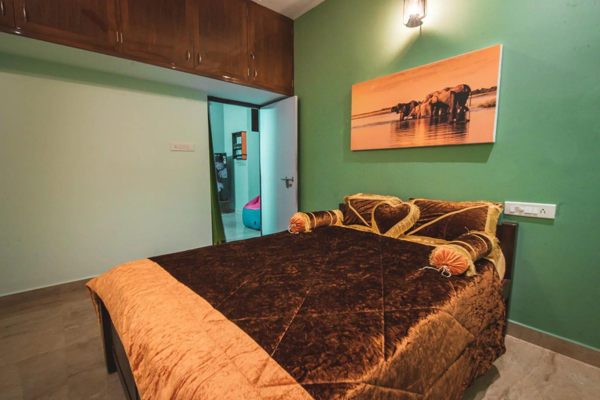 Bedroom, Bed in Cheerful 2-bedroom near Auro Beach