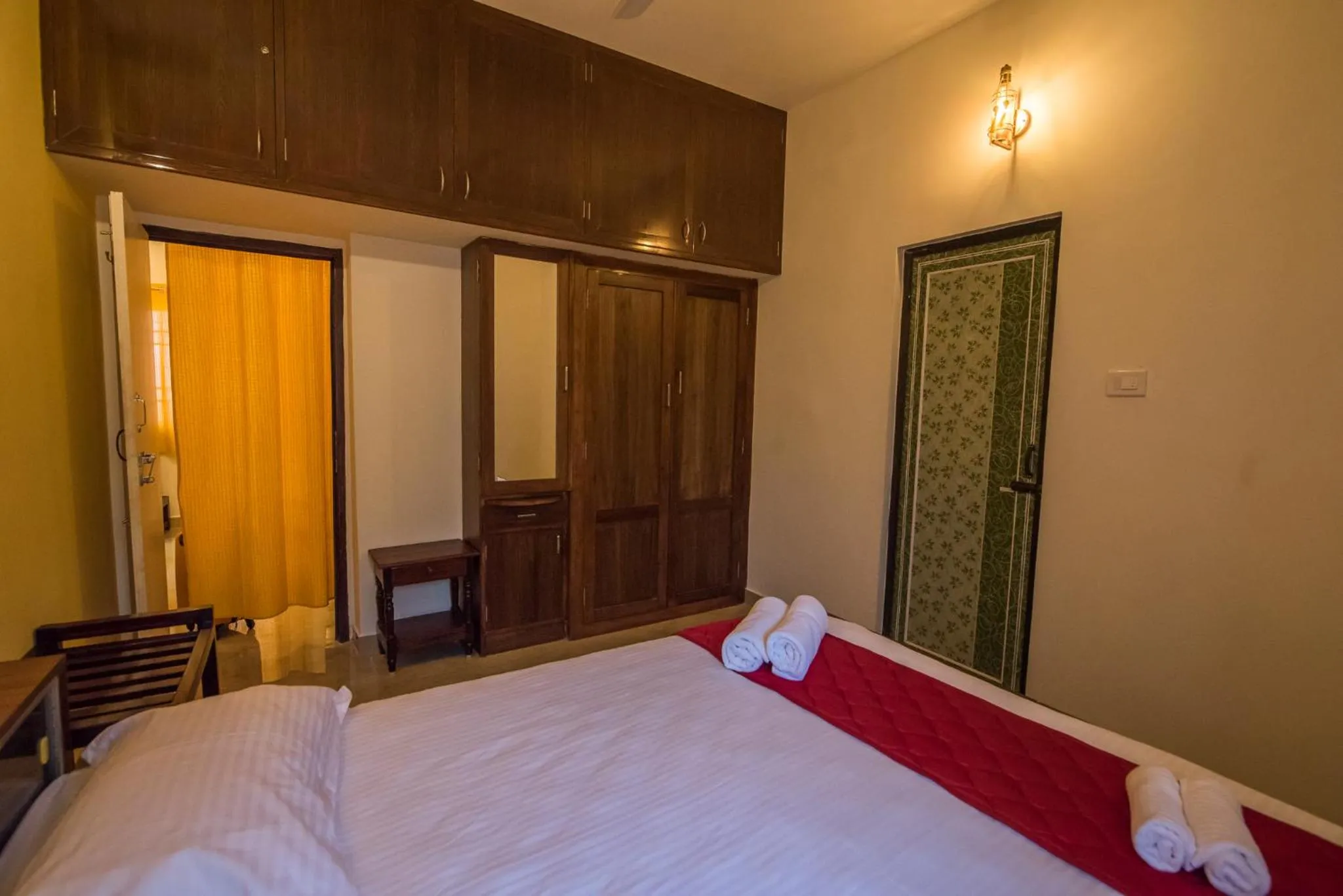 Bedroom, Bed in Cheerful 2-bedroom near Auro Beach