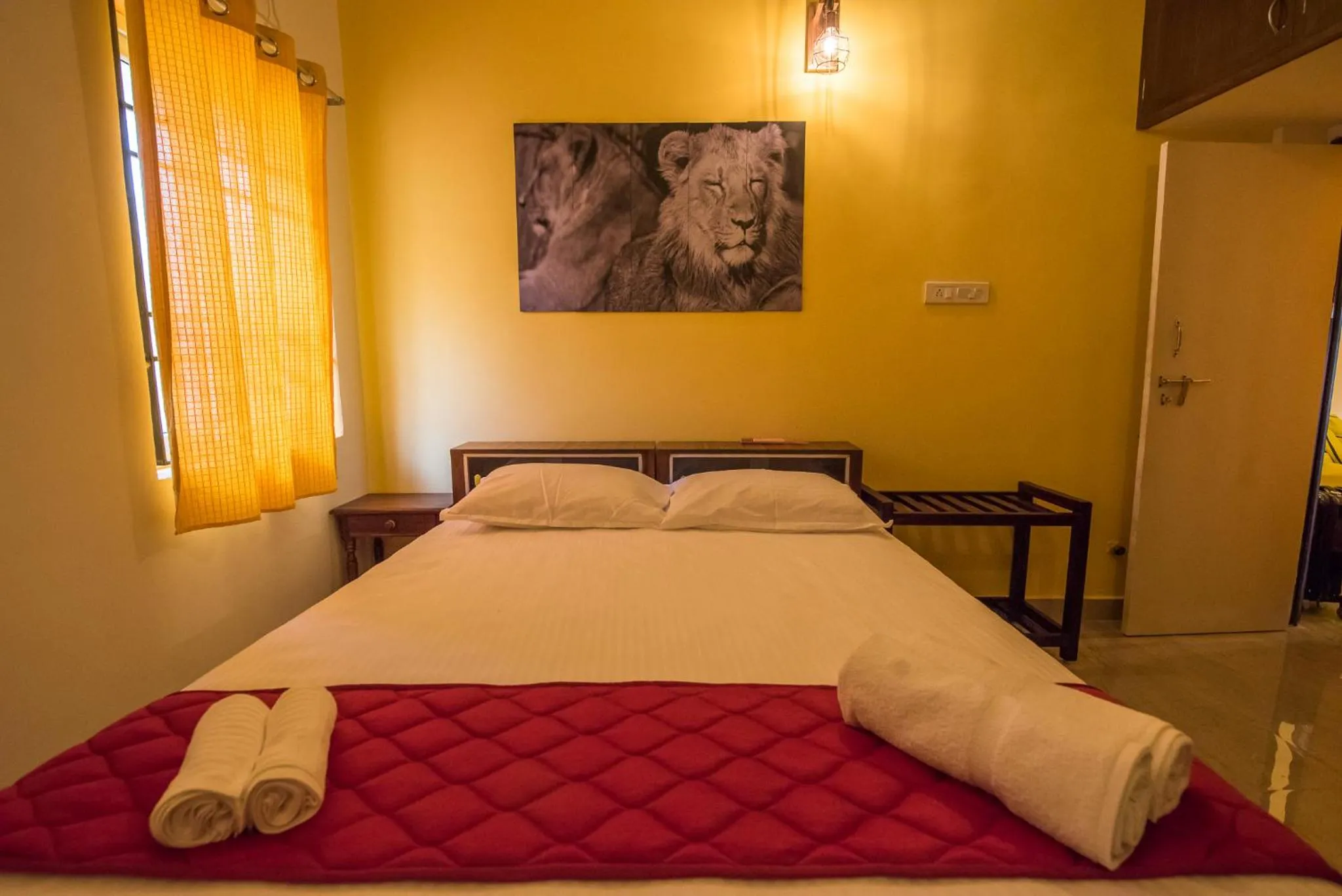 Bedroom, Bed in Cheerful 2-bedroom near Auro Beach