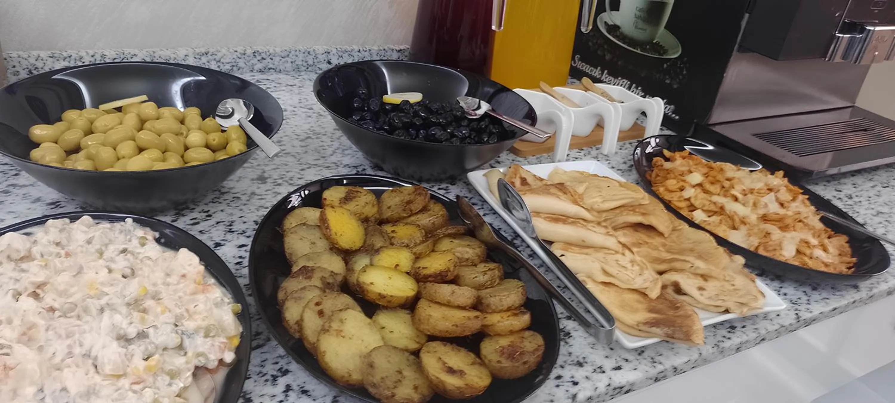 Restaurant/places to eat in BALPETEK HOTEL