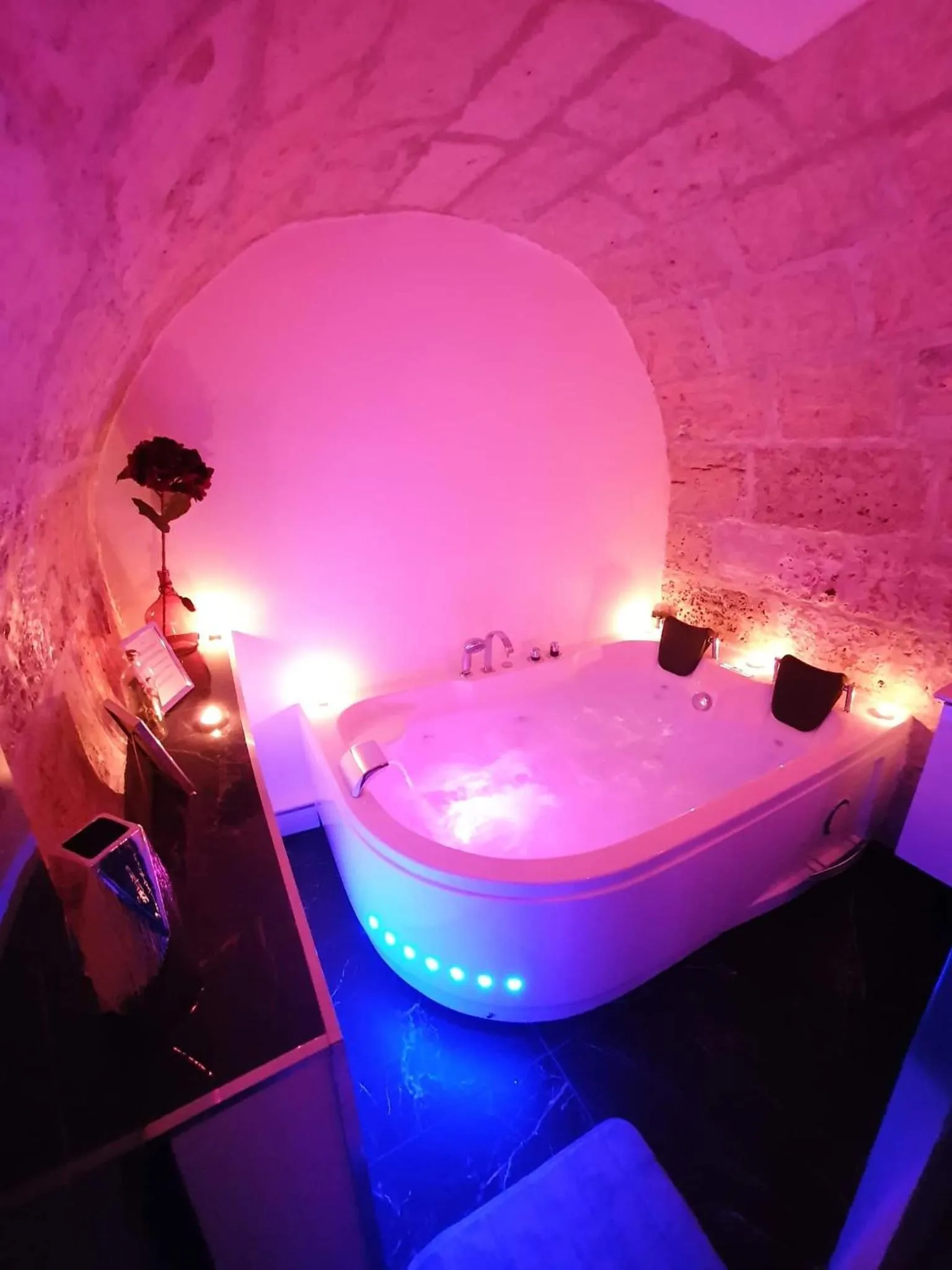 Hot Tub in LA FORTERESSE - Jacuzzi/Sauna - Centre Historique