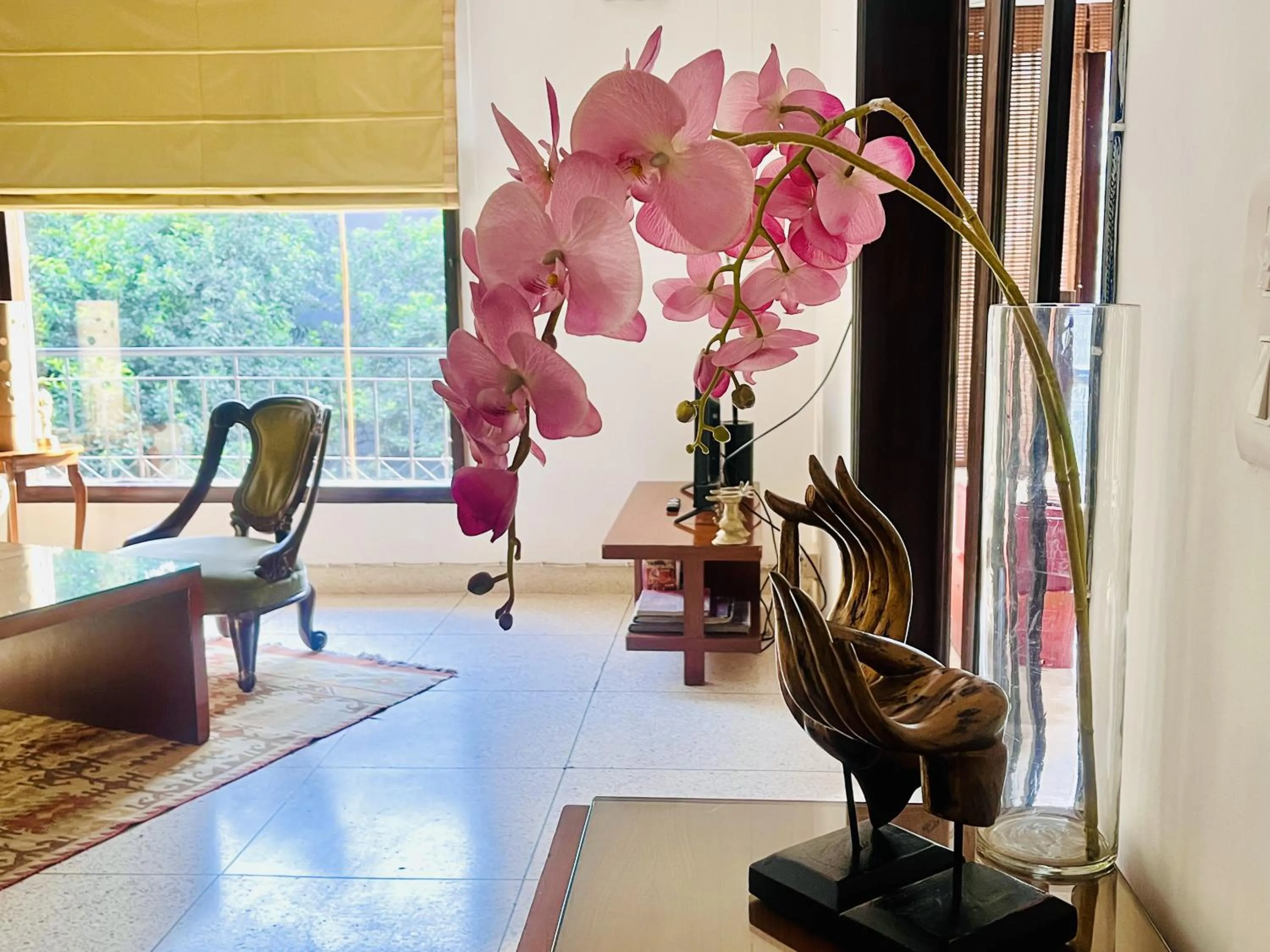 Communal lounge/ TV room in Thikana Delhi ( Boutique B&B)