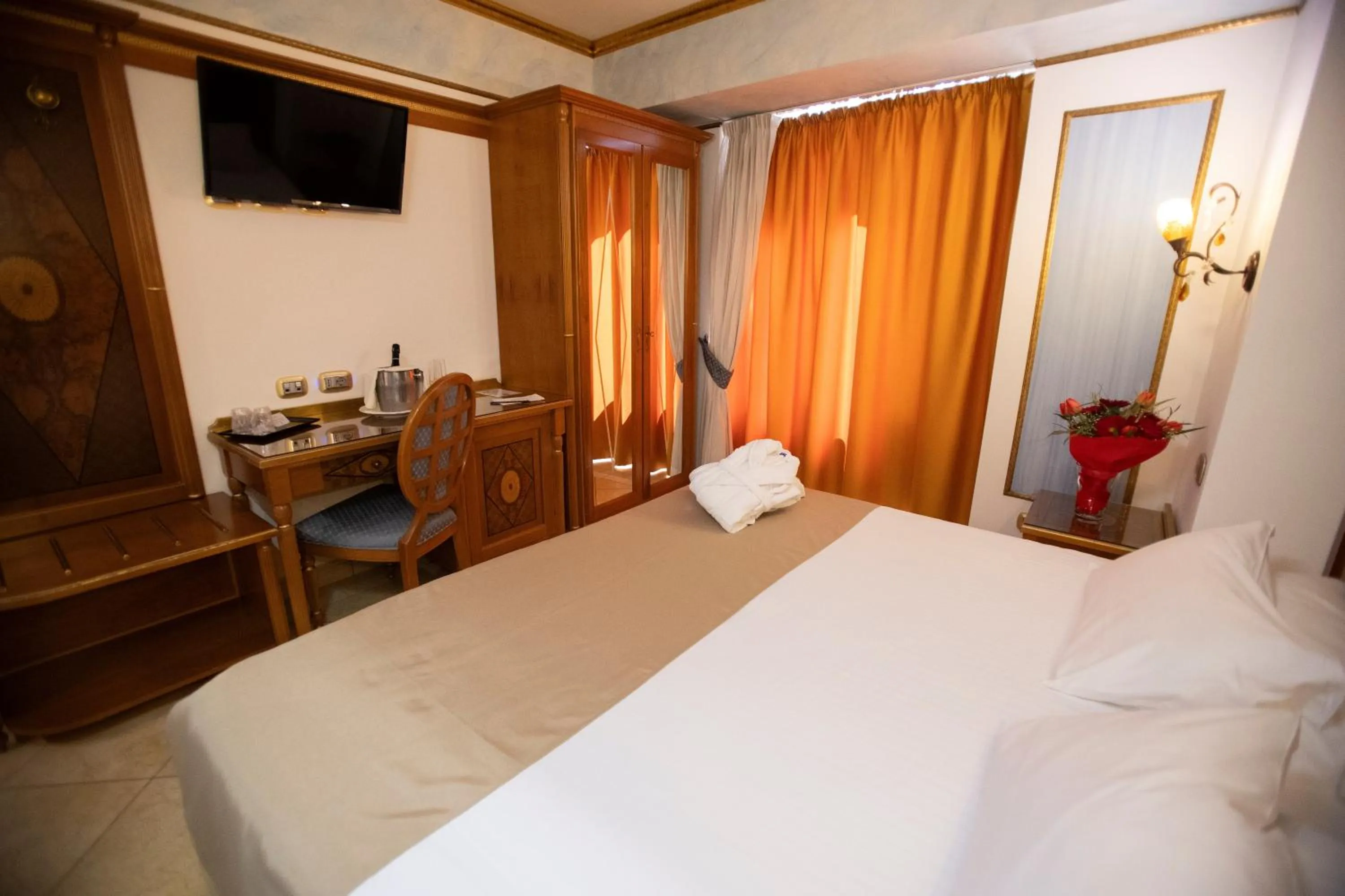 TV and multimedia, Bed in Hotel Il Principe