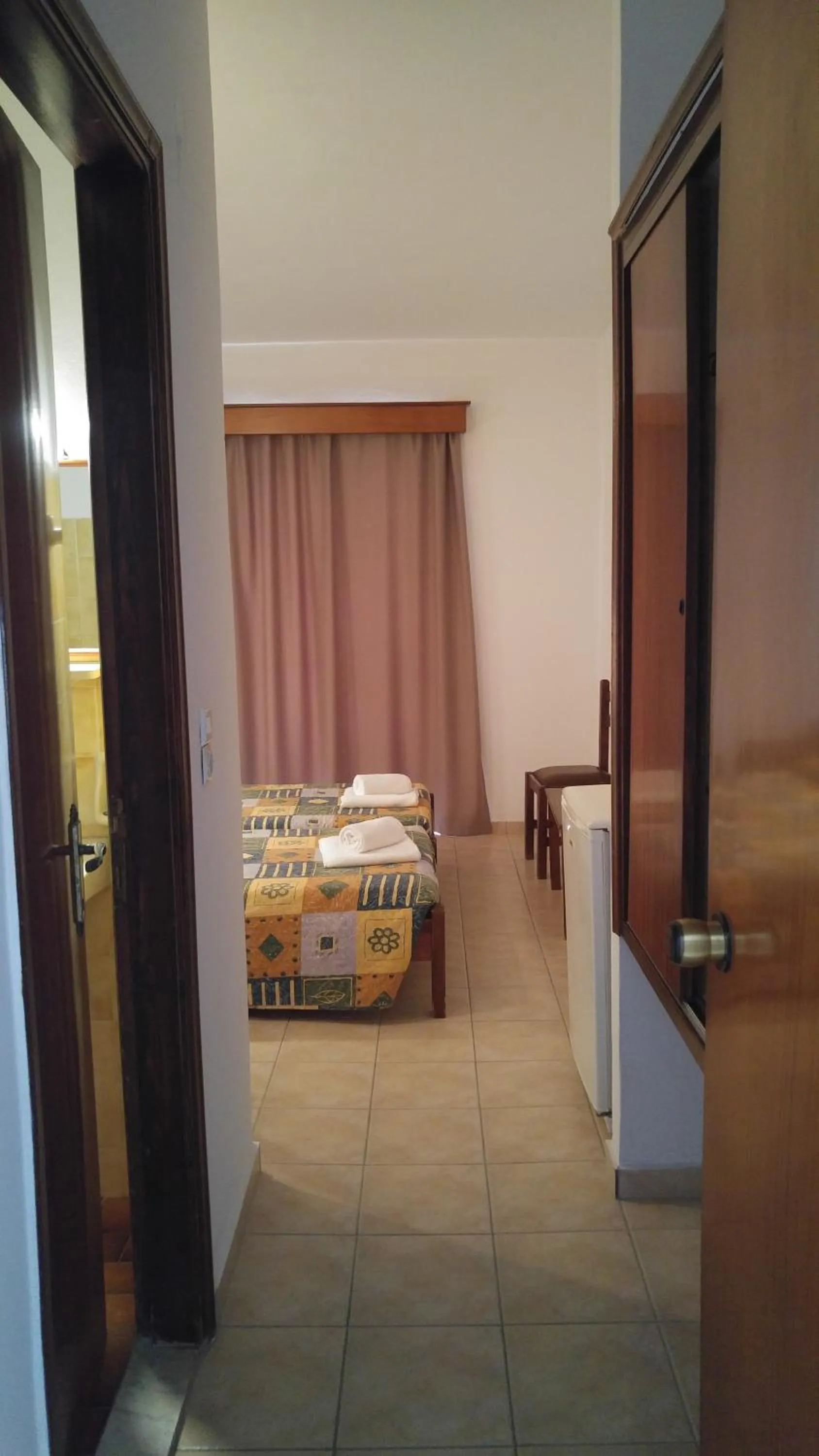 Photo of the whole room, Bed in Ipanema Hotel