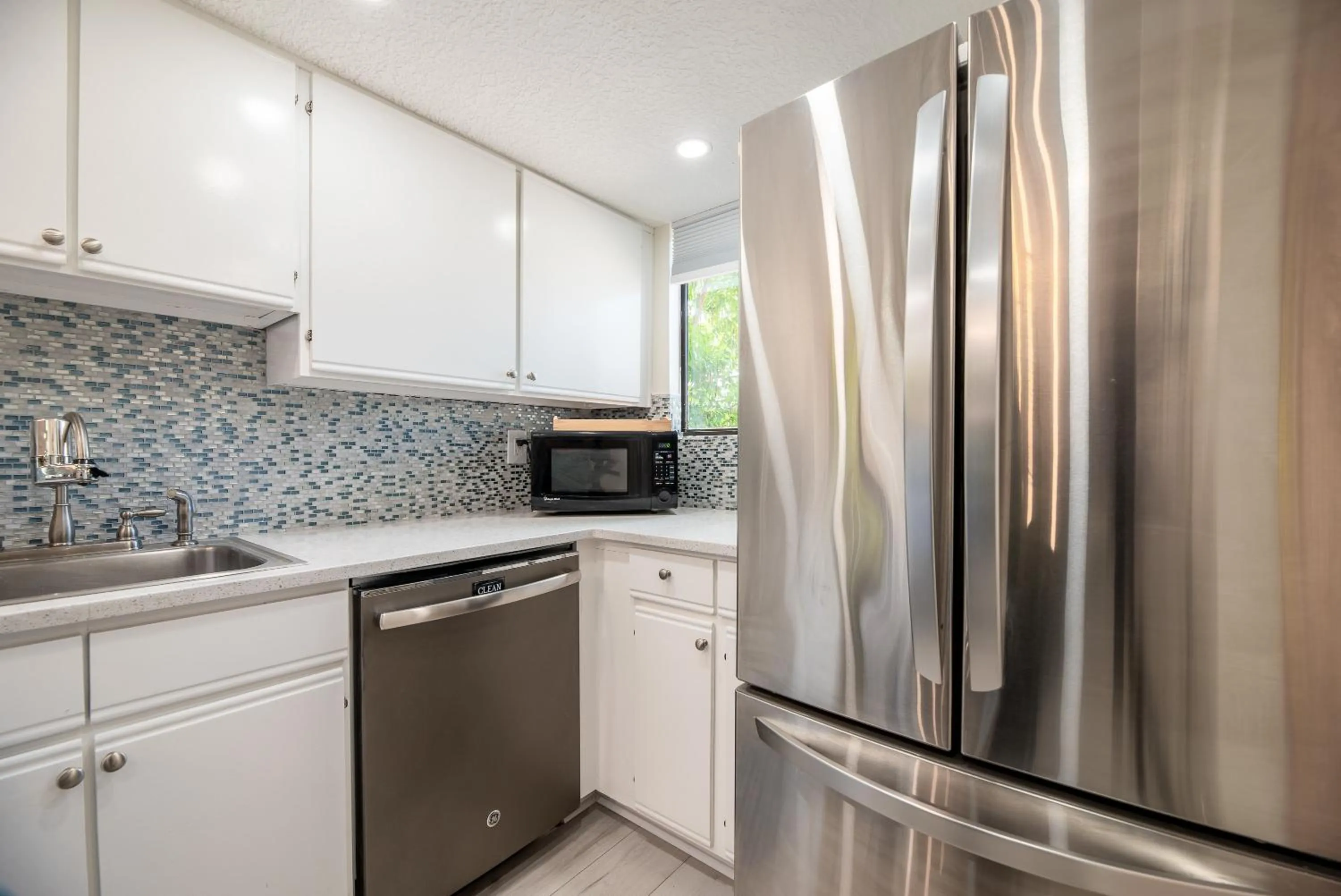 Kitchen or kitchenette in Jax Vacations 1/2 Mile to Beach, 2 bedroom townhome pet friendly