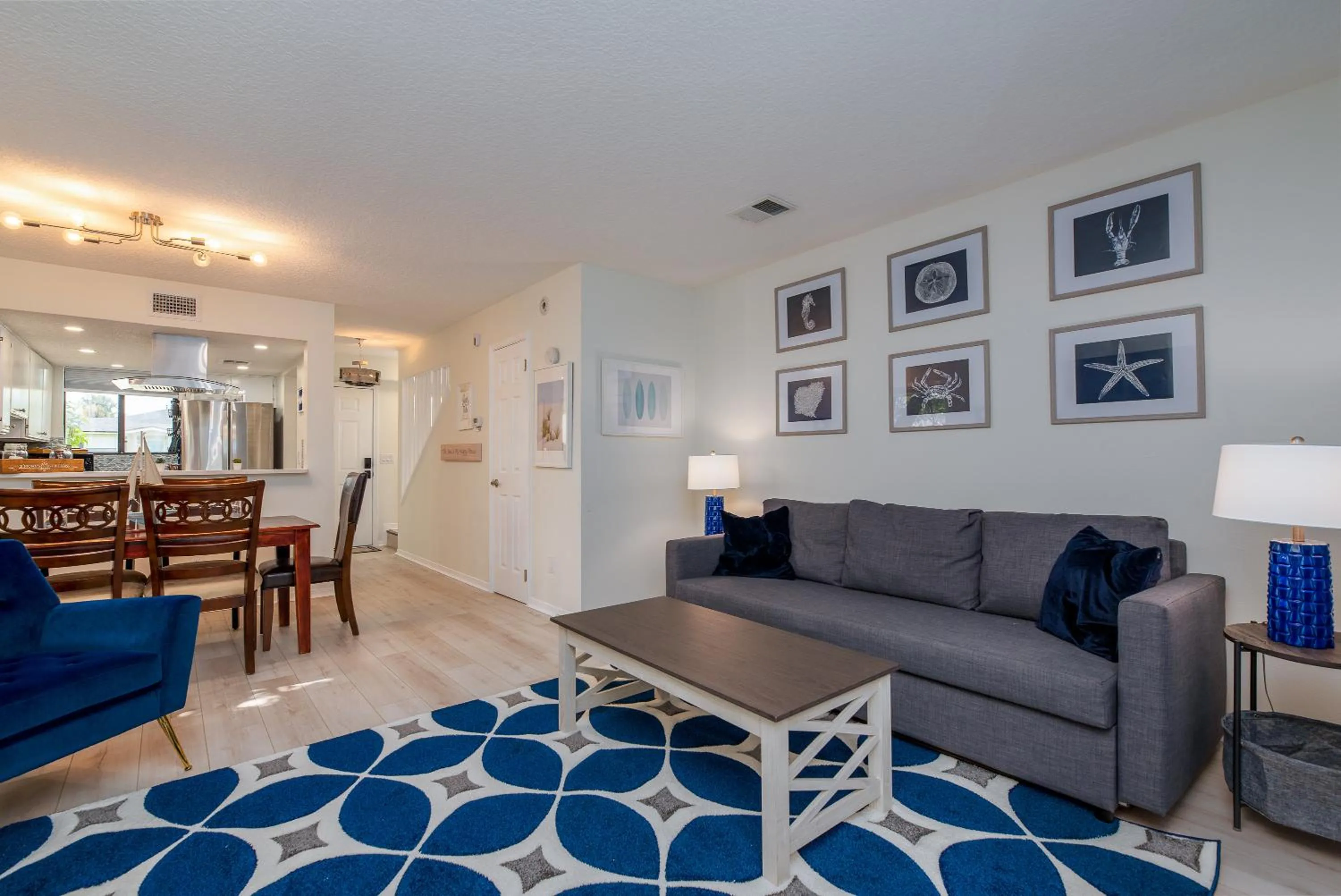 Living room in Jax Vacations 1/2 Mile to Beach, 2 bedroom townhome pet friendly