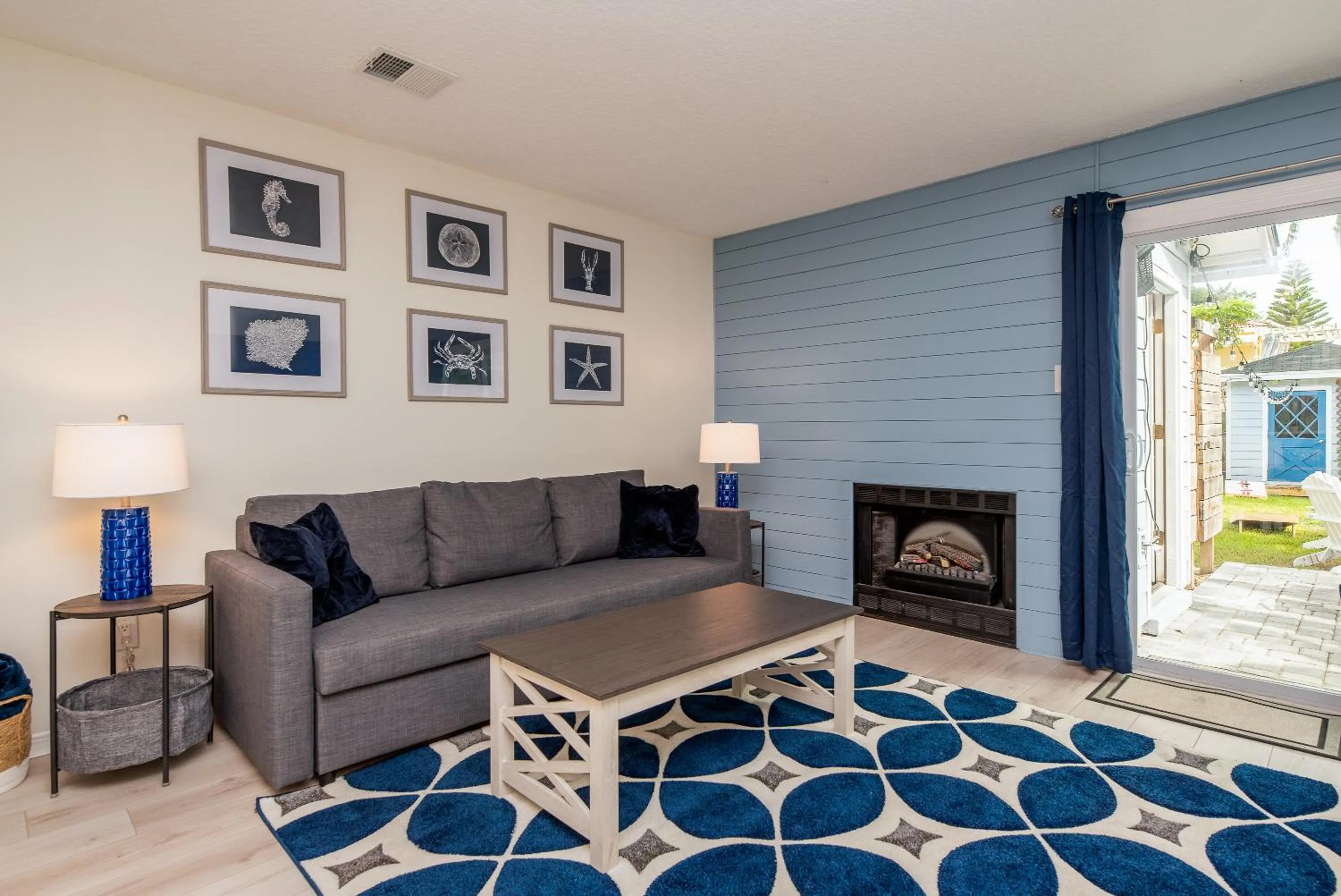 Living room in Jax Vacations 1/2 Mile to Beach, 2 bedroom townhome pet friendly