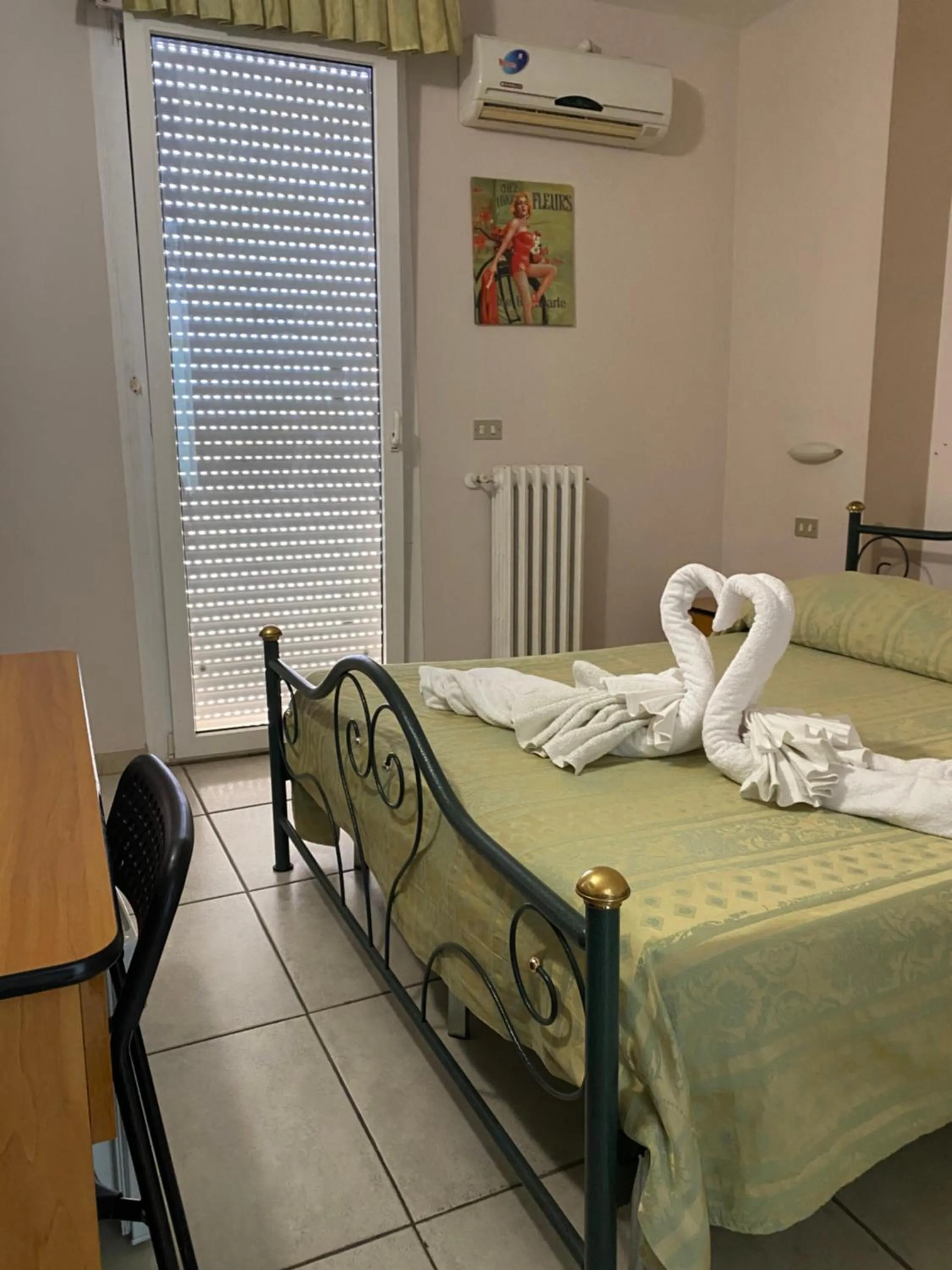 Bed in Hotel Esperia