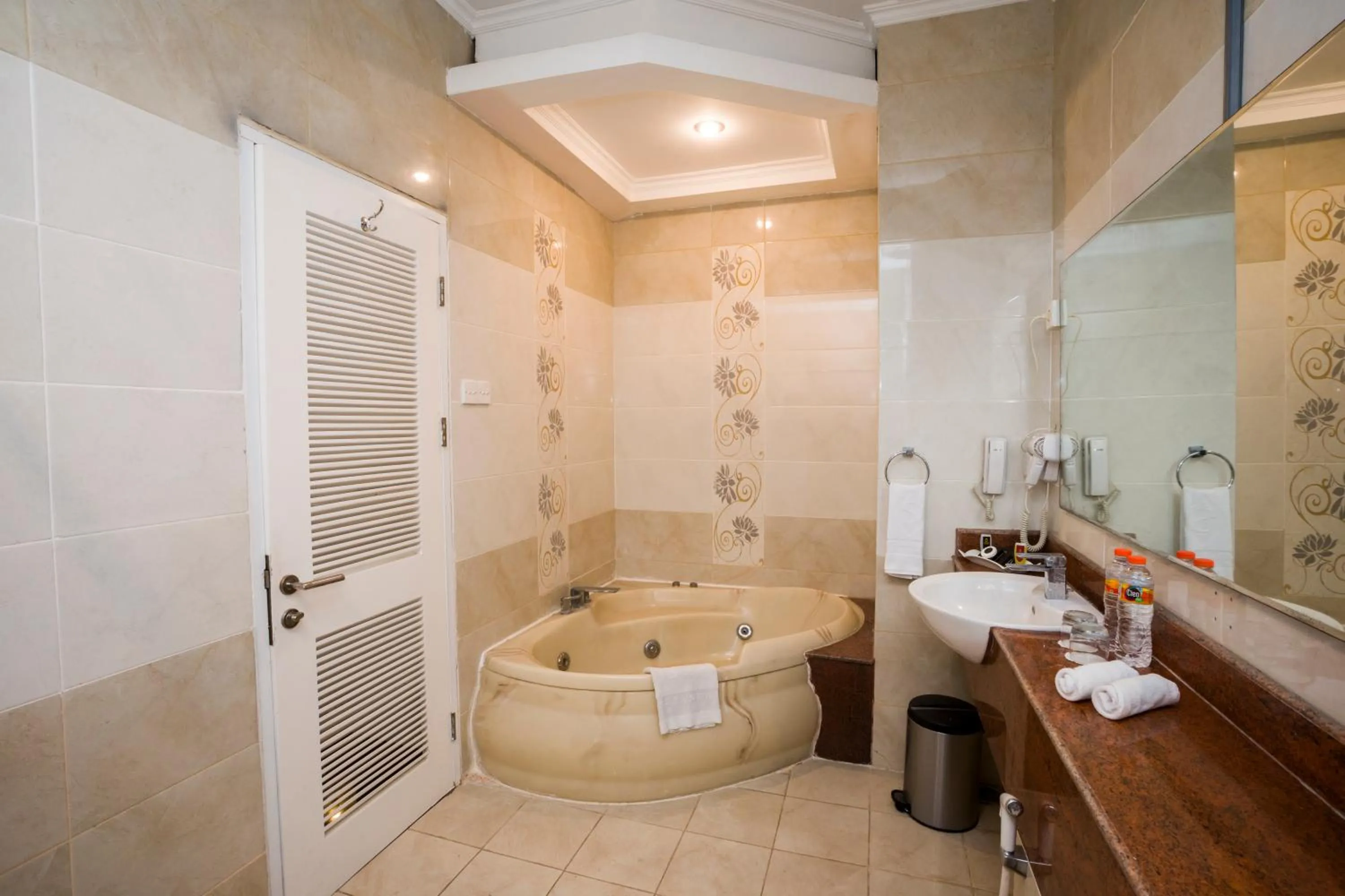 Sutanraja Hotel & Convention Centre