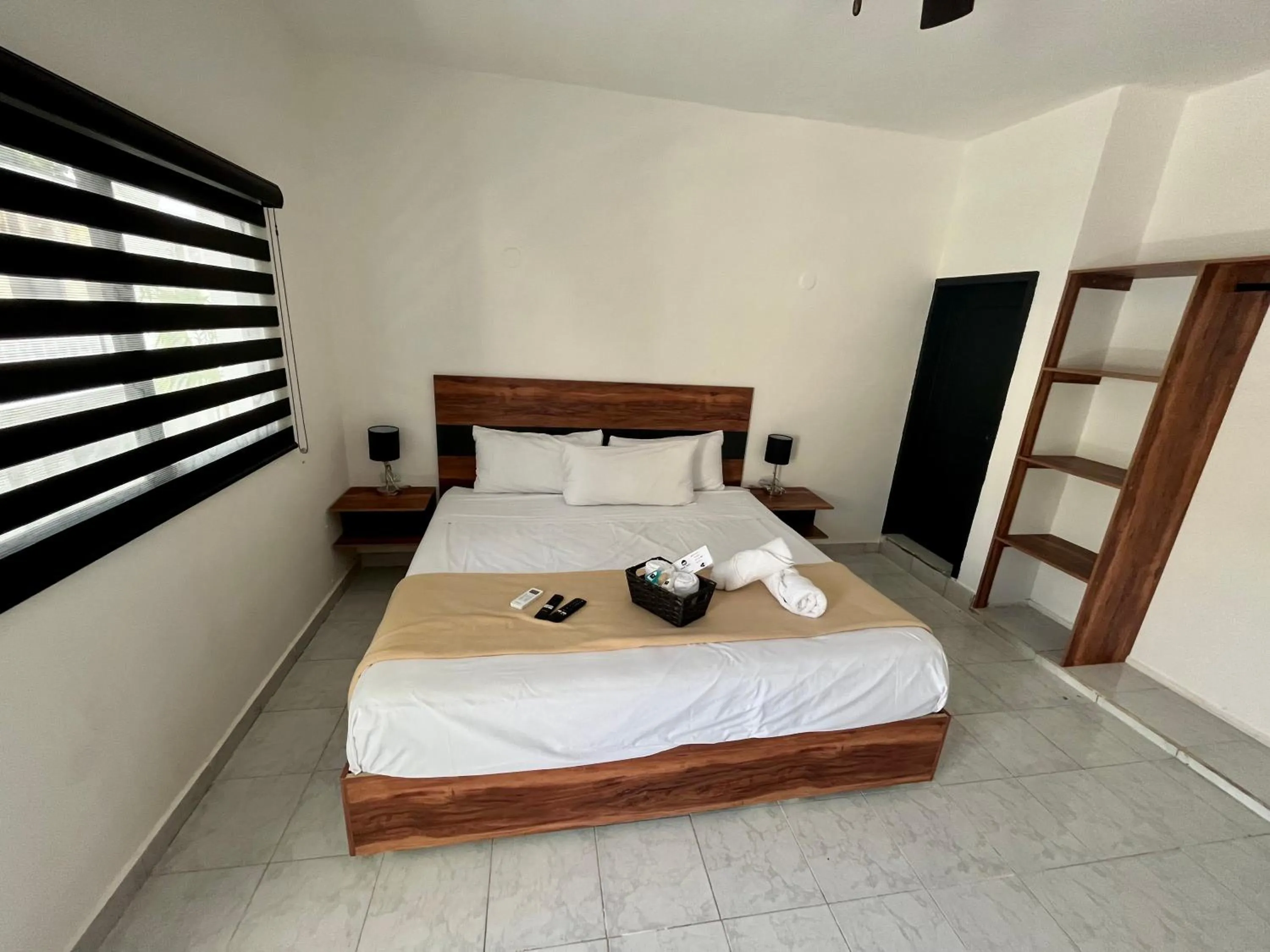 Photo of the whole room, Bed in BALAM Playa - 15Th Ave