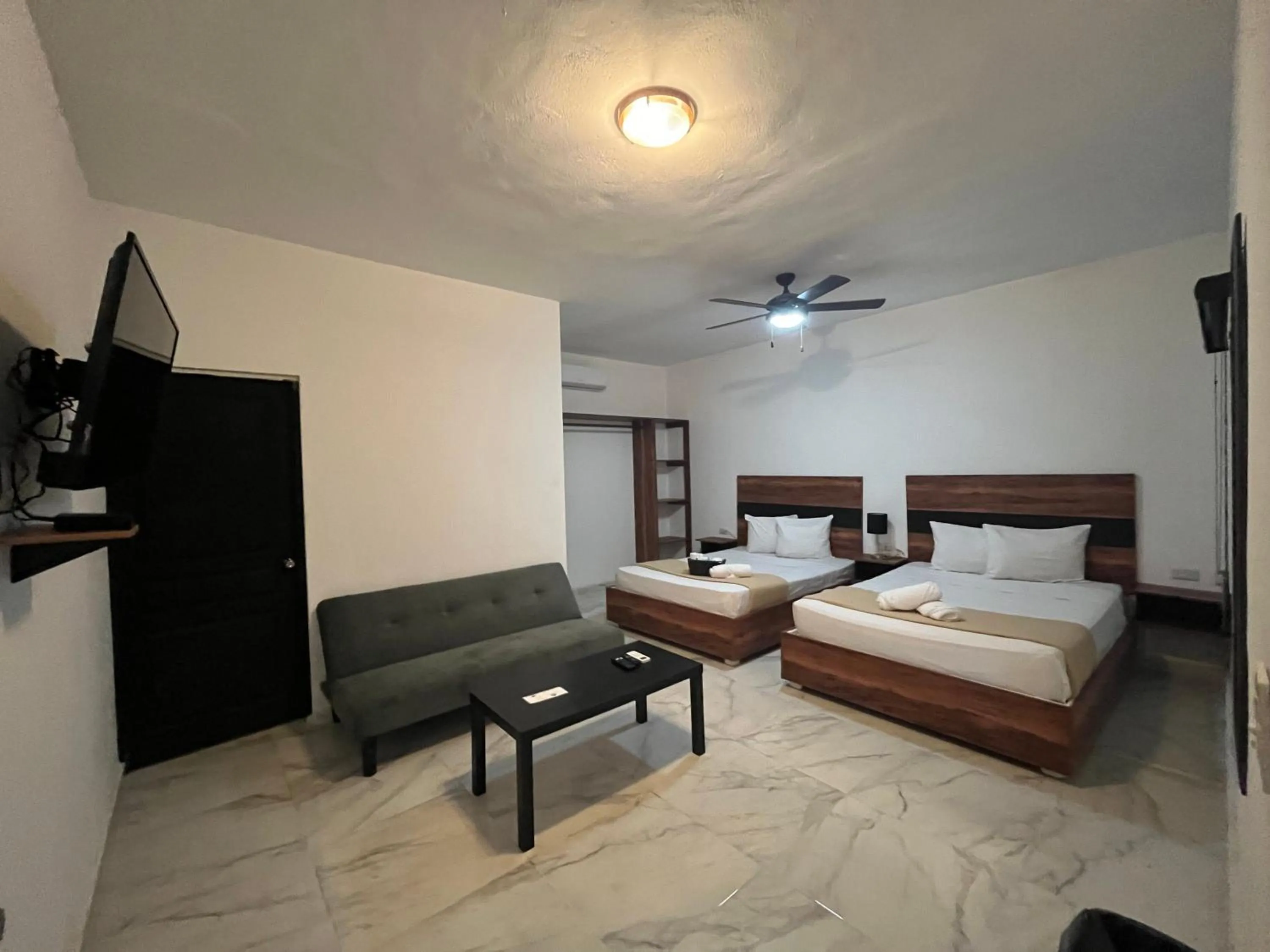 Photo of the whole room, Bed in BALAM Playa - 15Th Ave