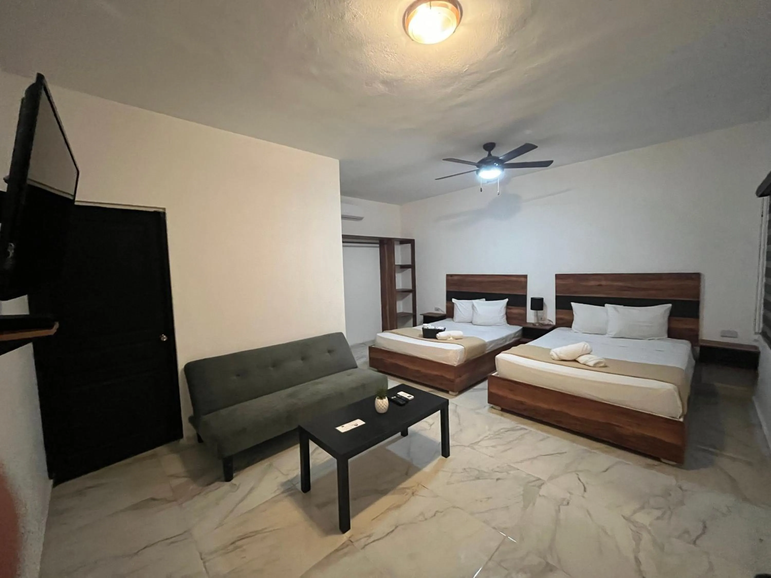 Photo of the whole room, Bed in BALAM Playa - 15Th Ave