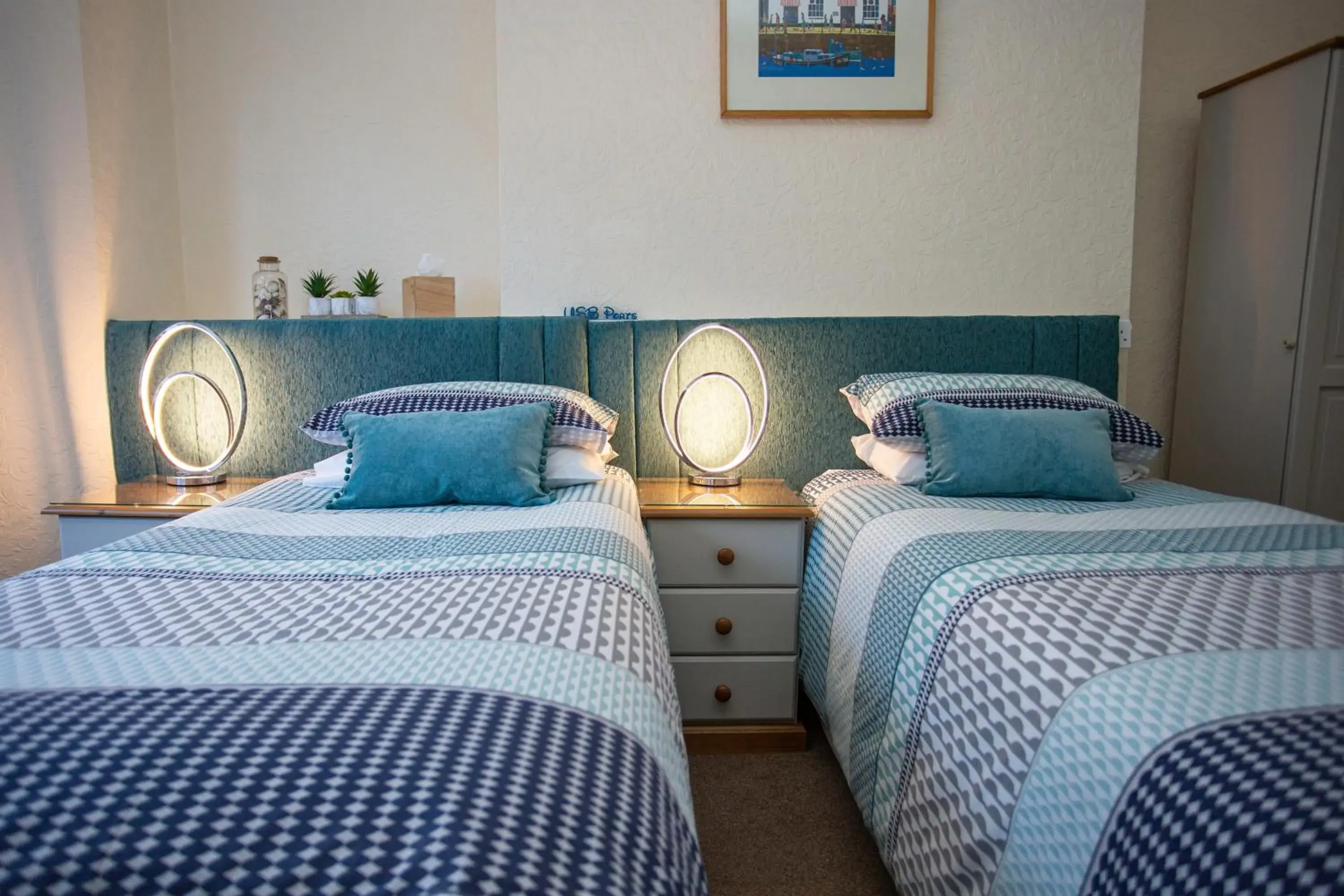 Large Twin Room in Mariners Guest House Large Twin Room in Mariners Guest House