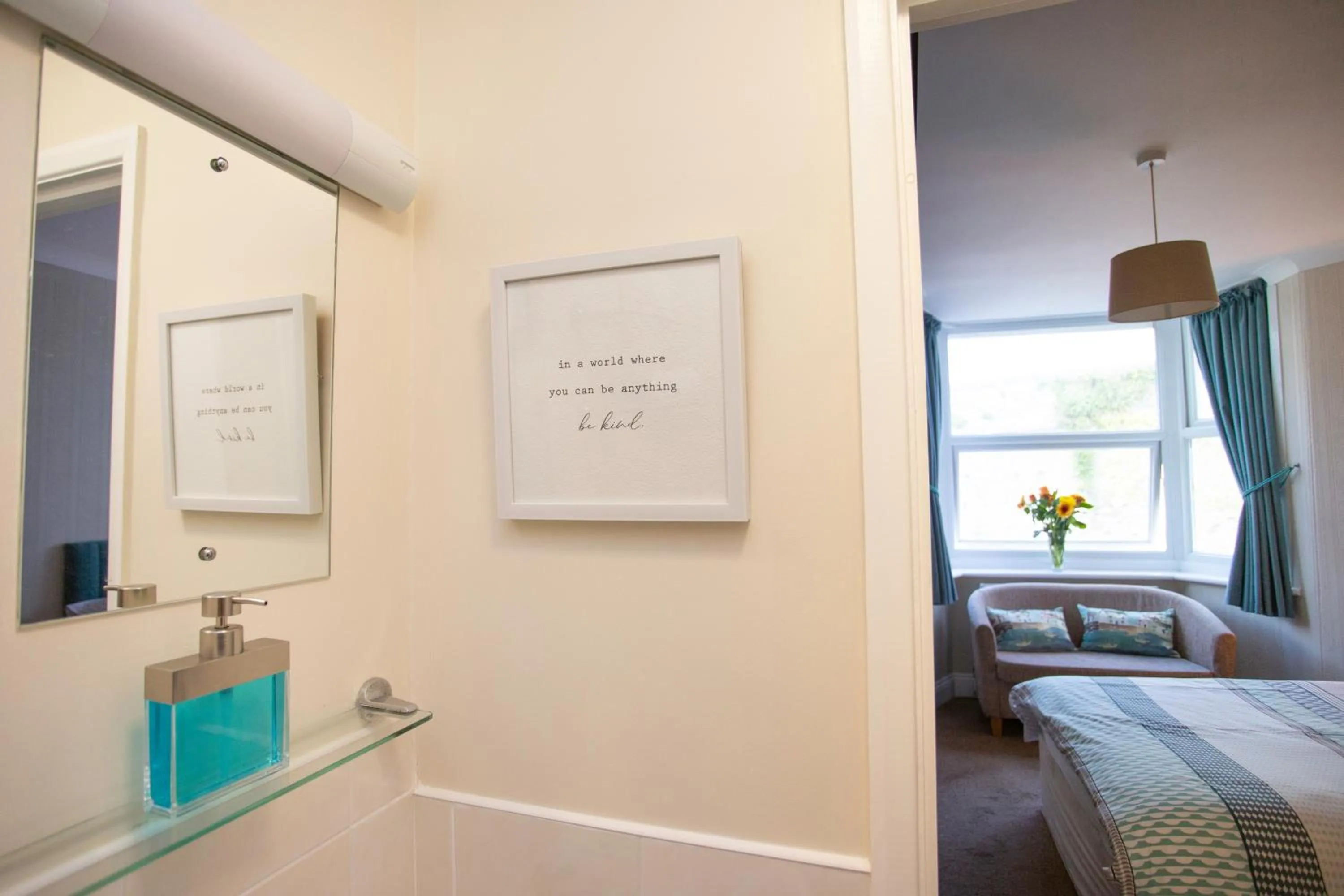 Property building, Bed in Mariners Guest House