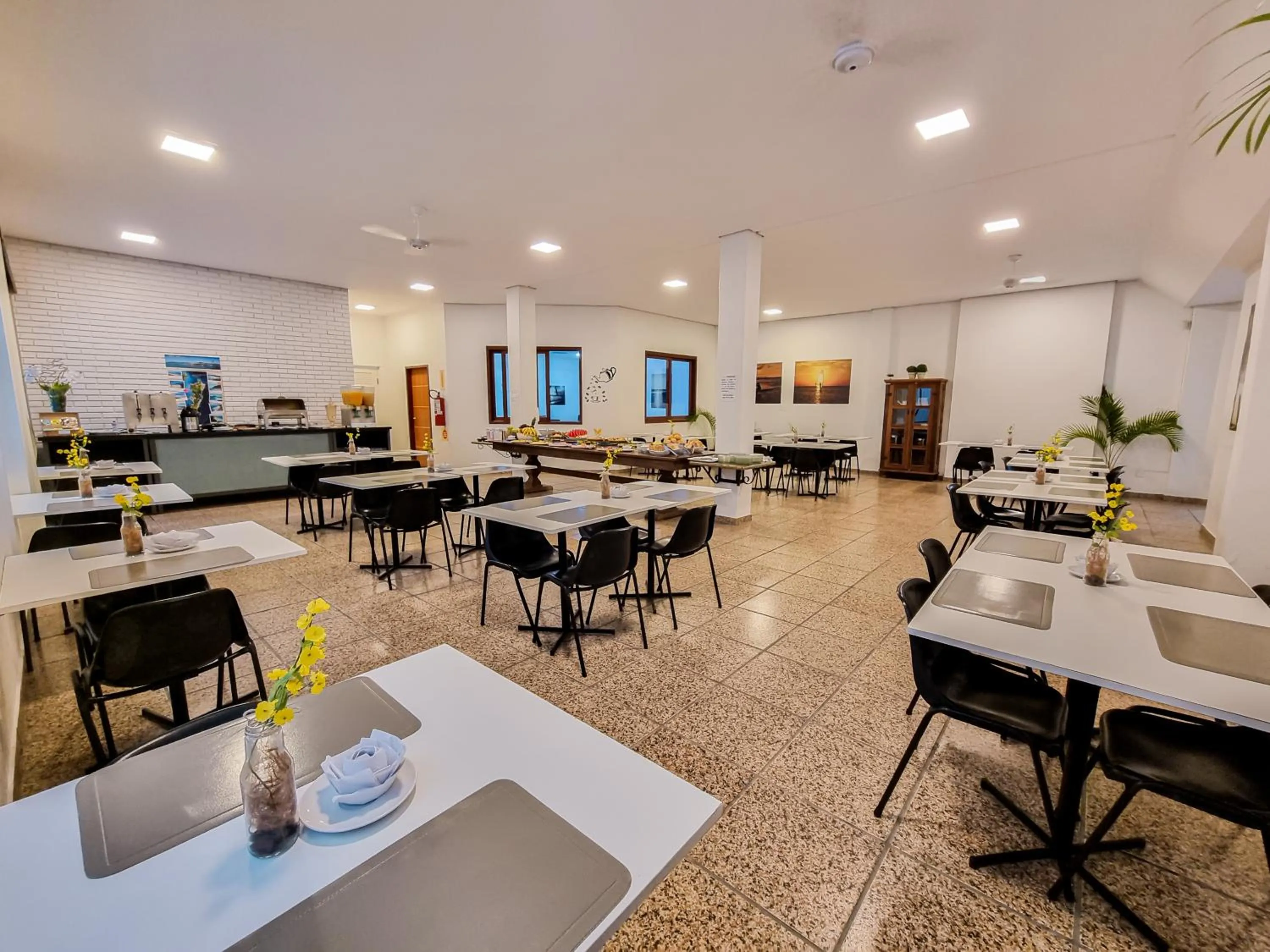 Restaurant/places to eat in Canas Gold Praia Hotel