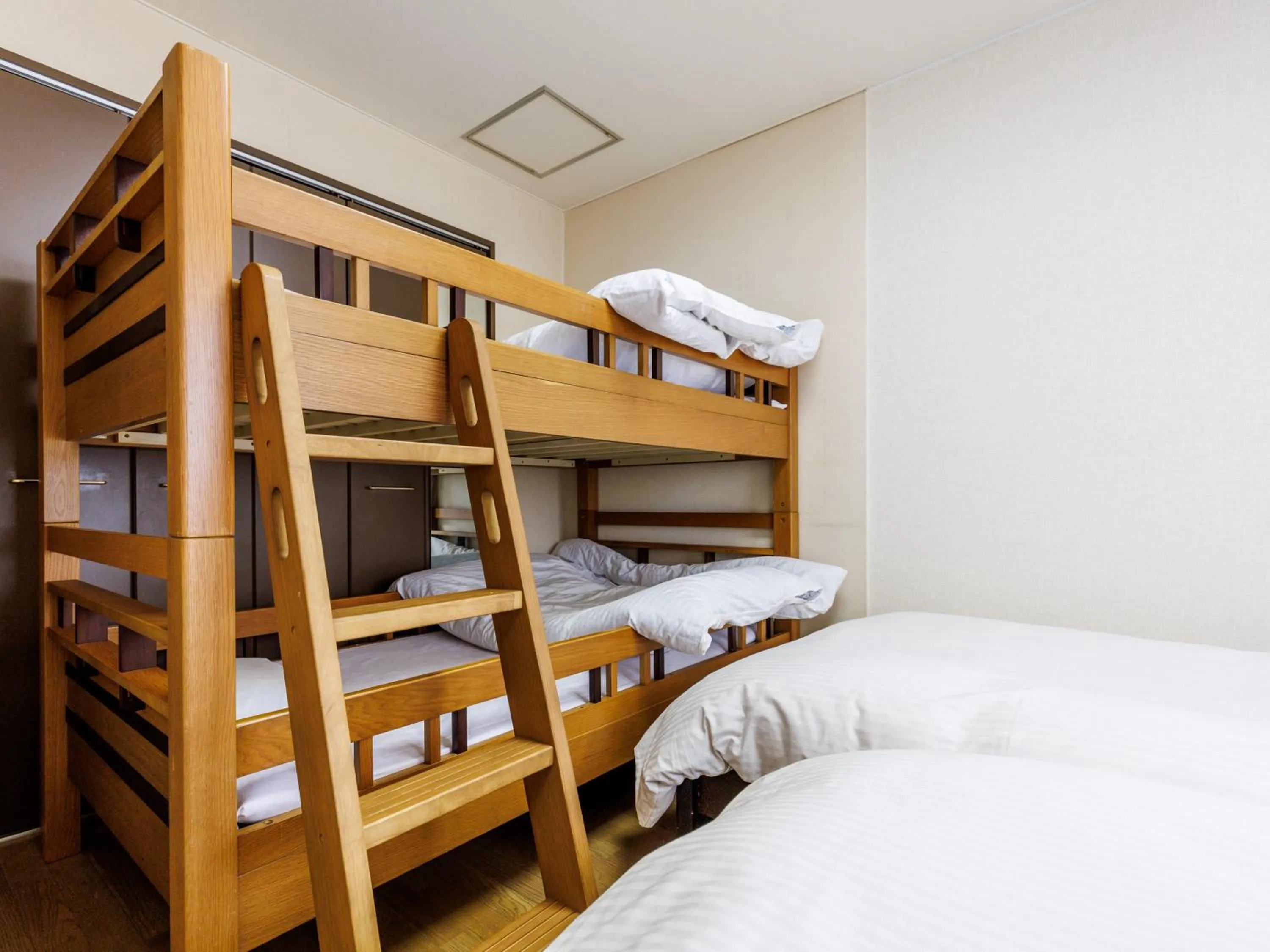 Photo of the whole room, Bed in Seoul Garden Hotel