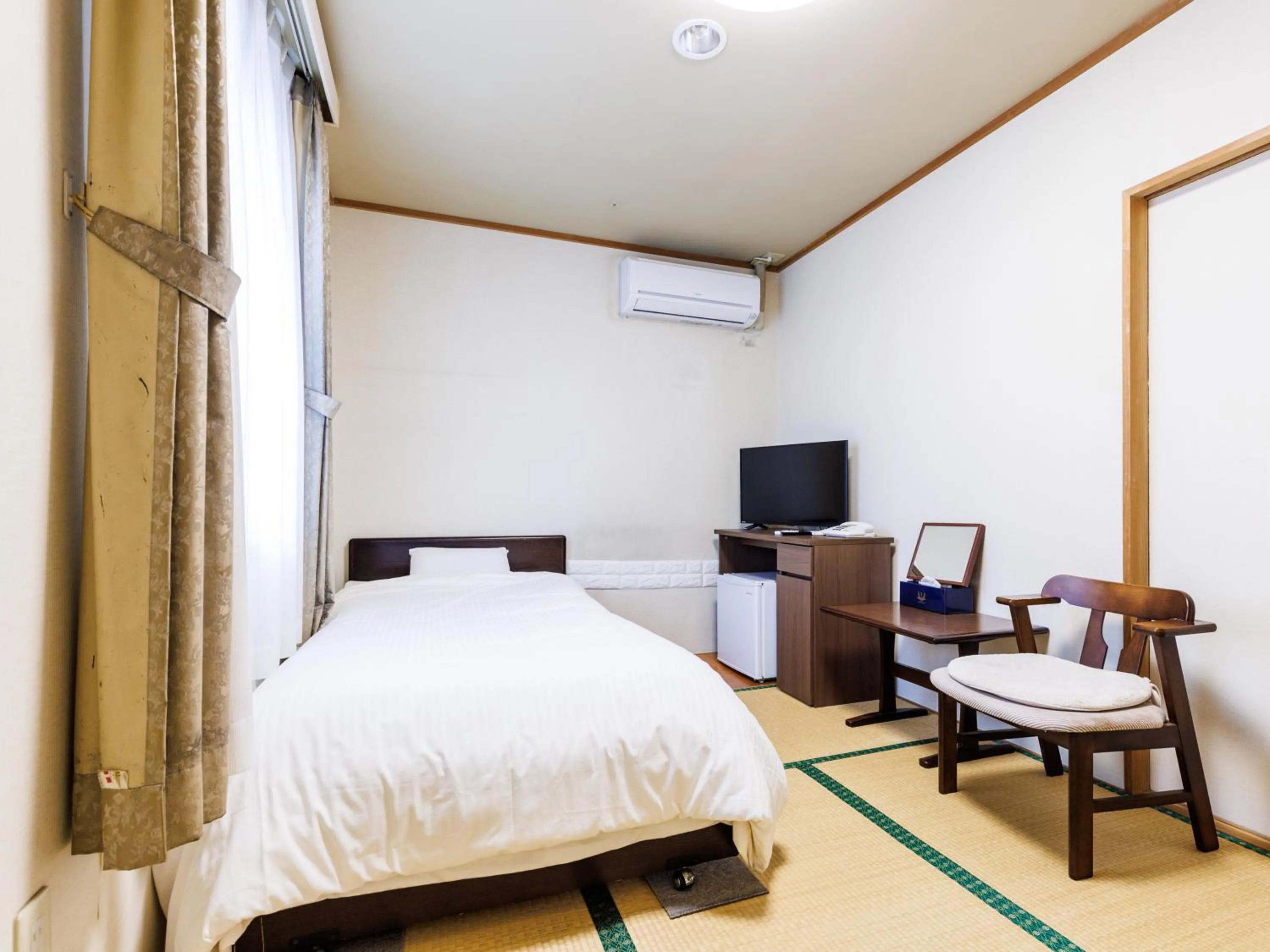 Photo of the whole room, Bed in Seoul Garden Hotel