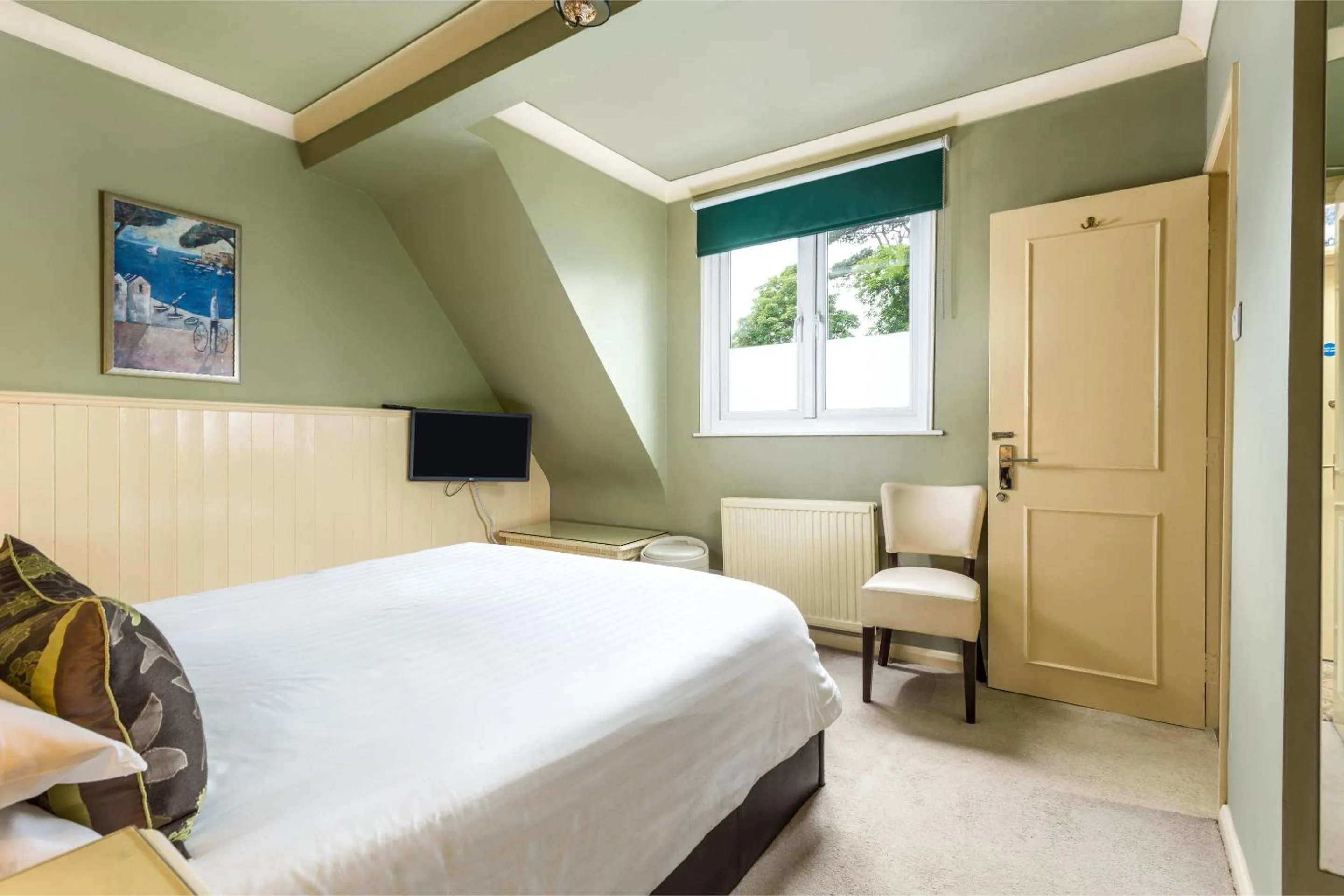 Bedroom, Bed in Orestone Manor