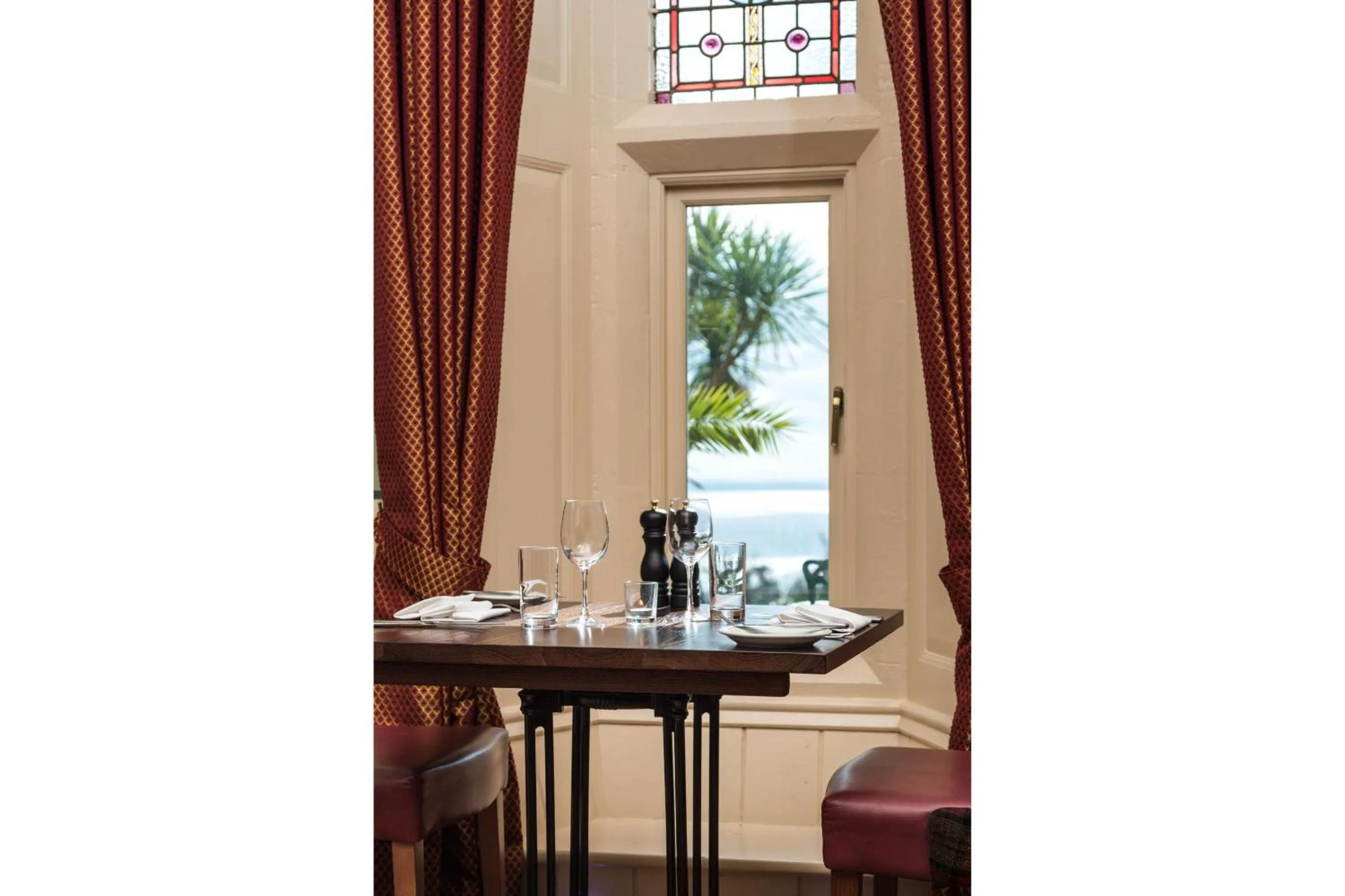 Dining area in Orestone Manor