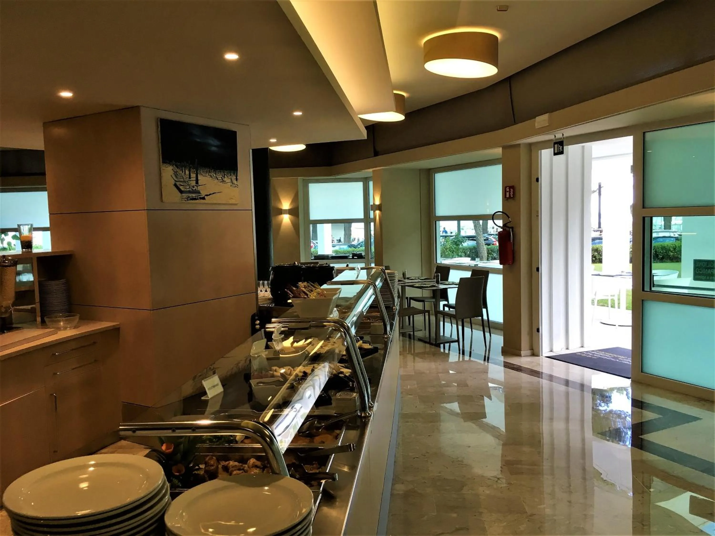 Restaurant/places to eat in International Beach Hotel