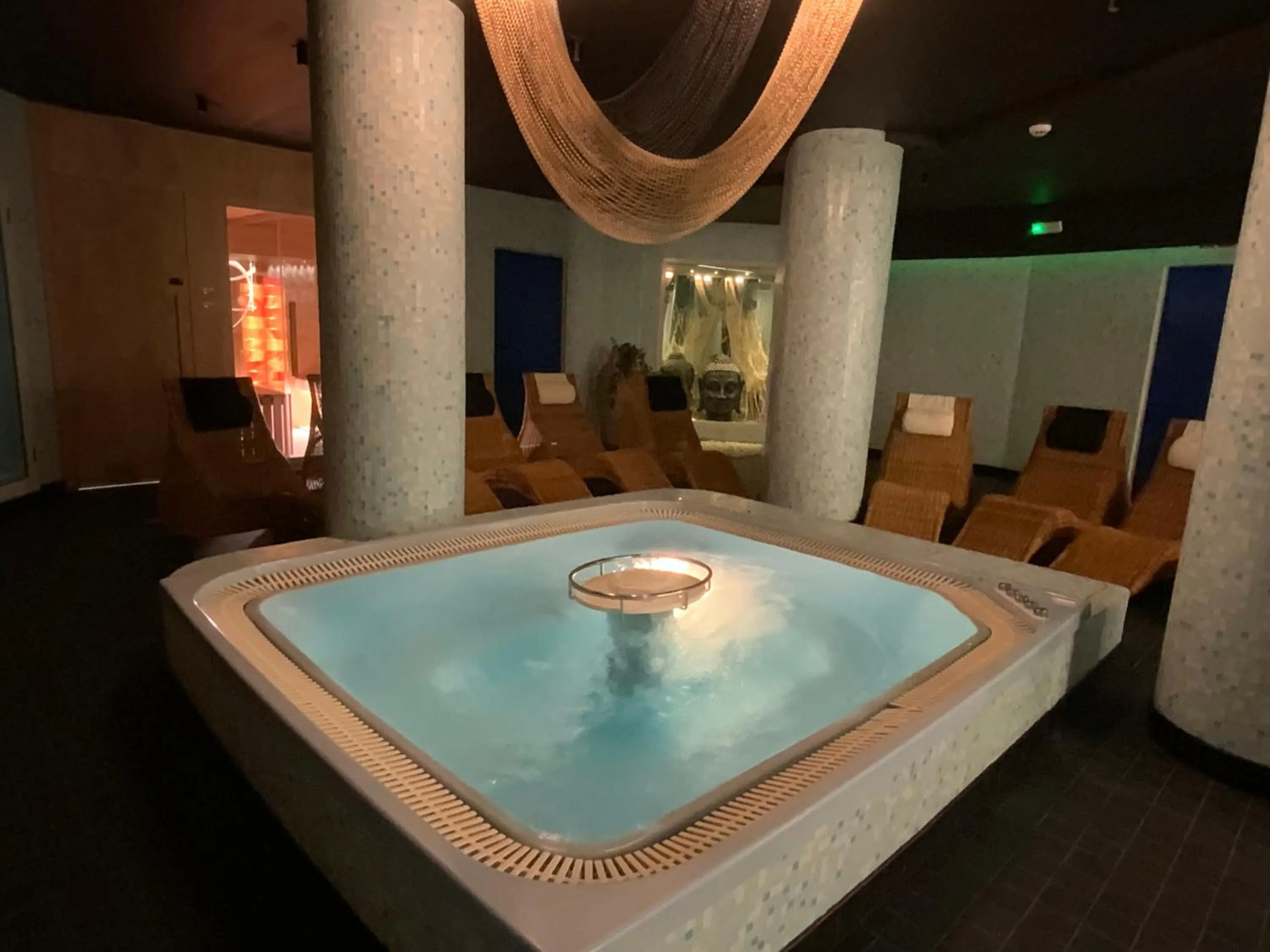 Hot Tub in International Beach Hotel