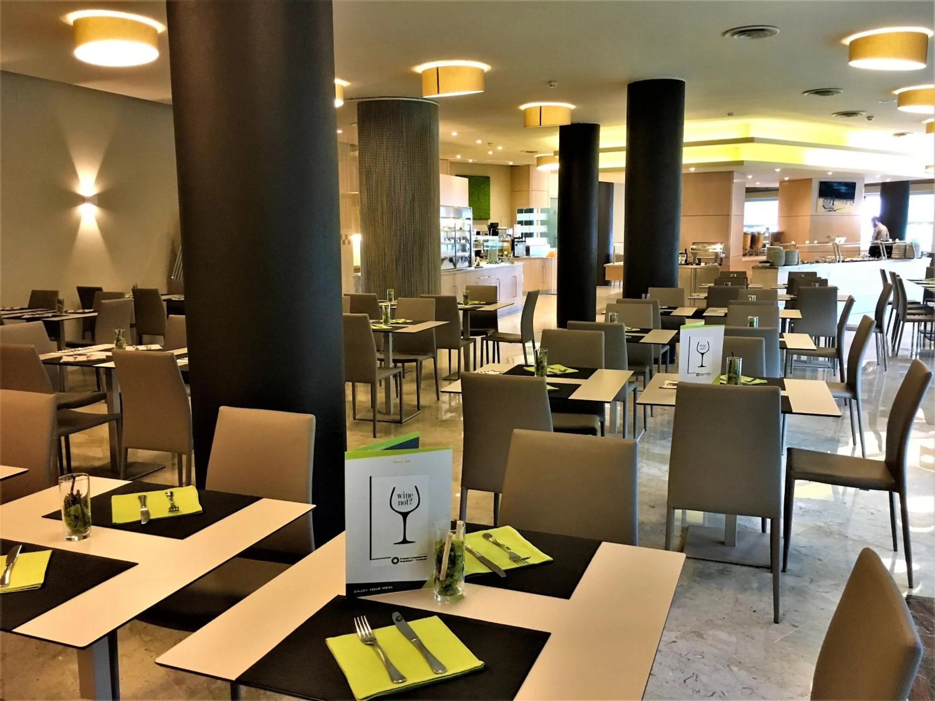 Restaurant/places to eat in International Beach Hotel