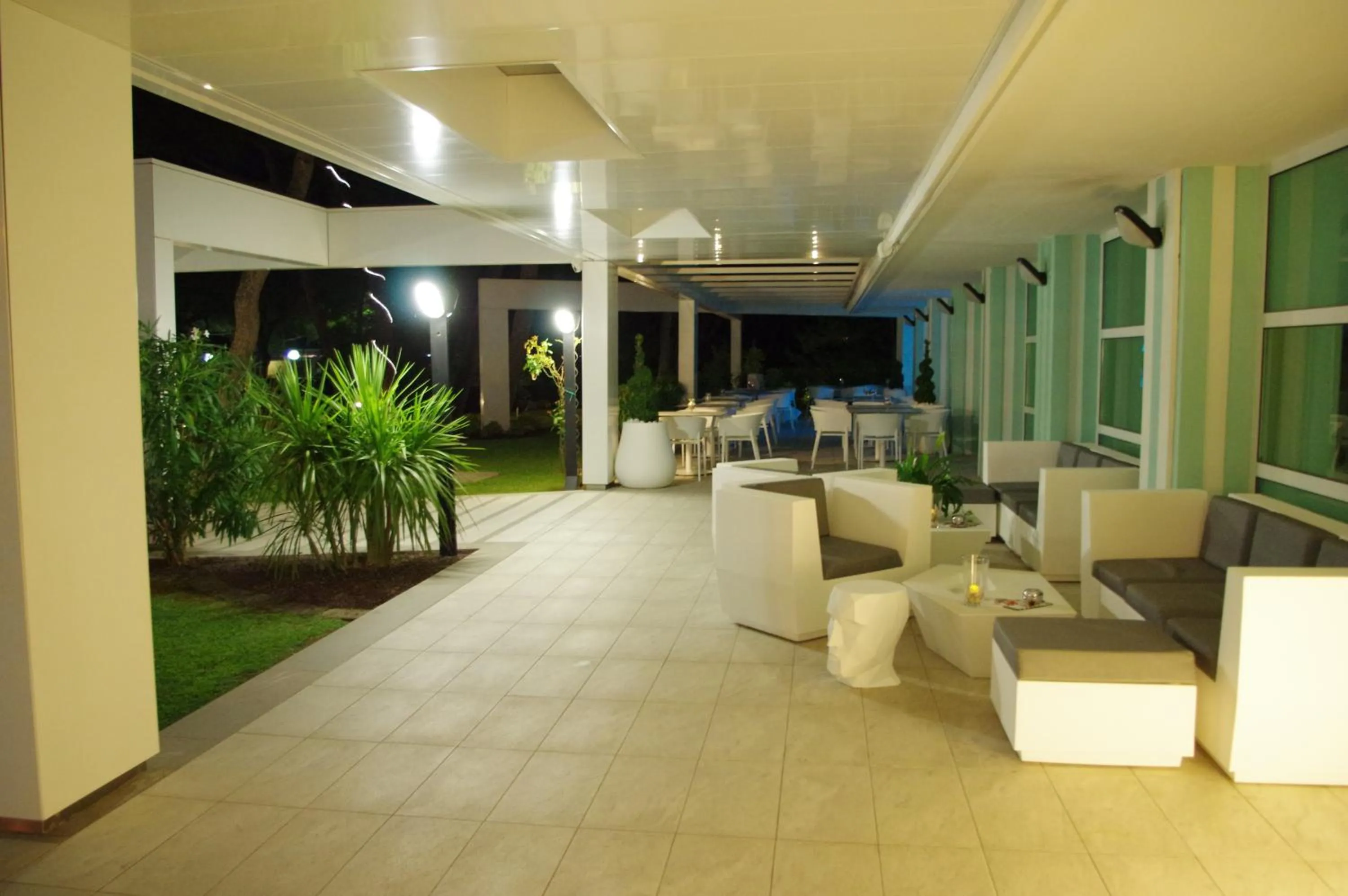 Lounge or bar in International Beach Hotel