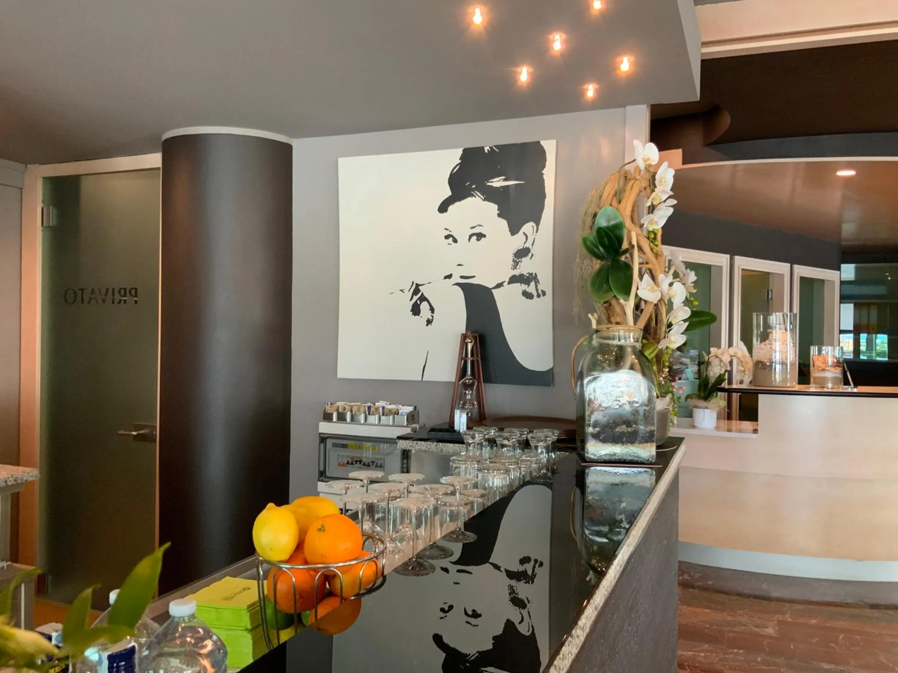 Lounge or bar in International Beach Hotel