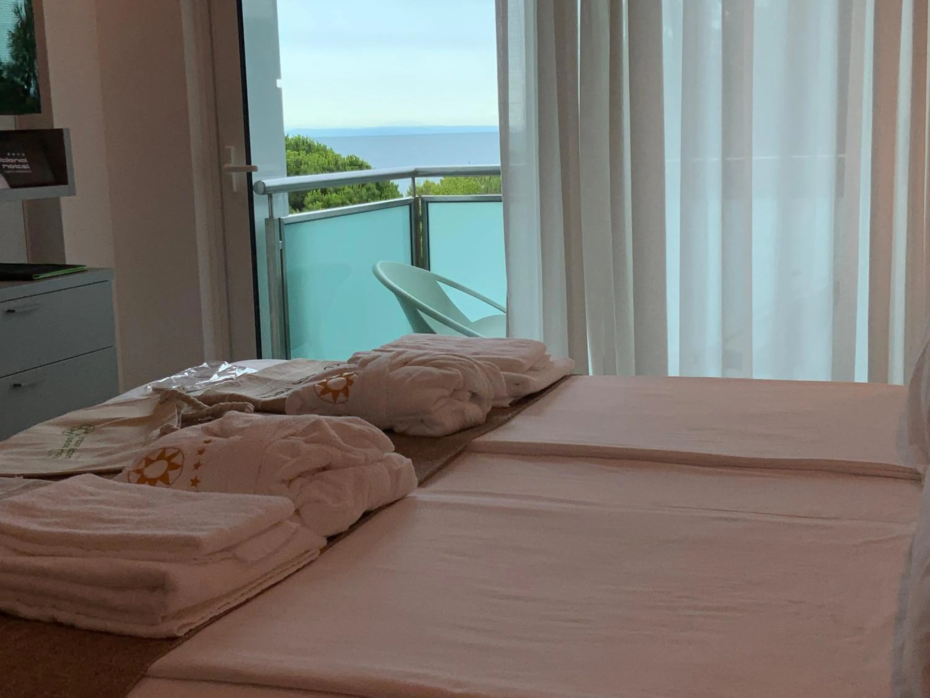 View (from property/room), Bed in International Beach Hotel