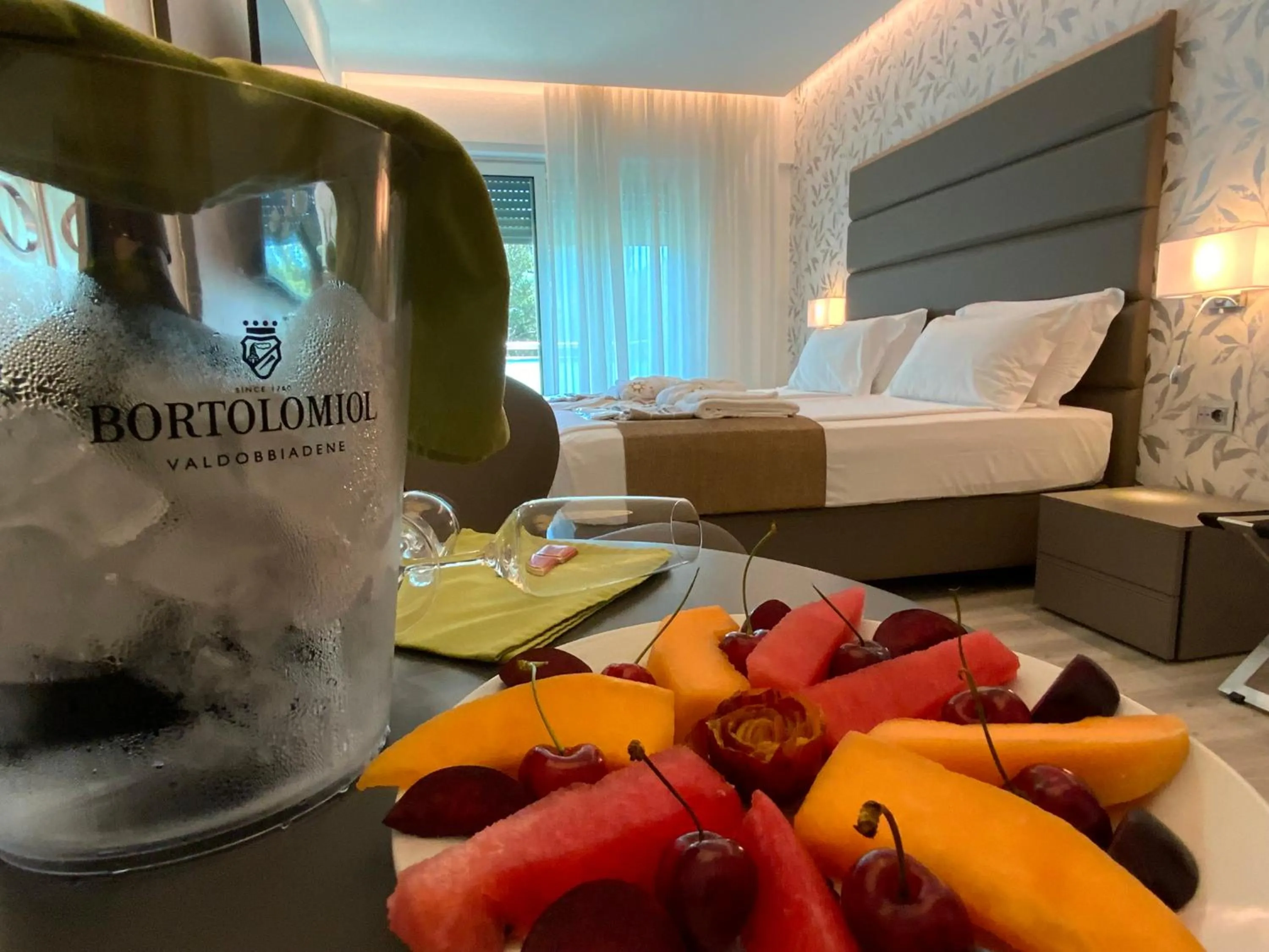 Bedroom, Bed in International Beach Hotel