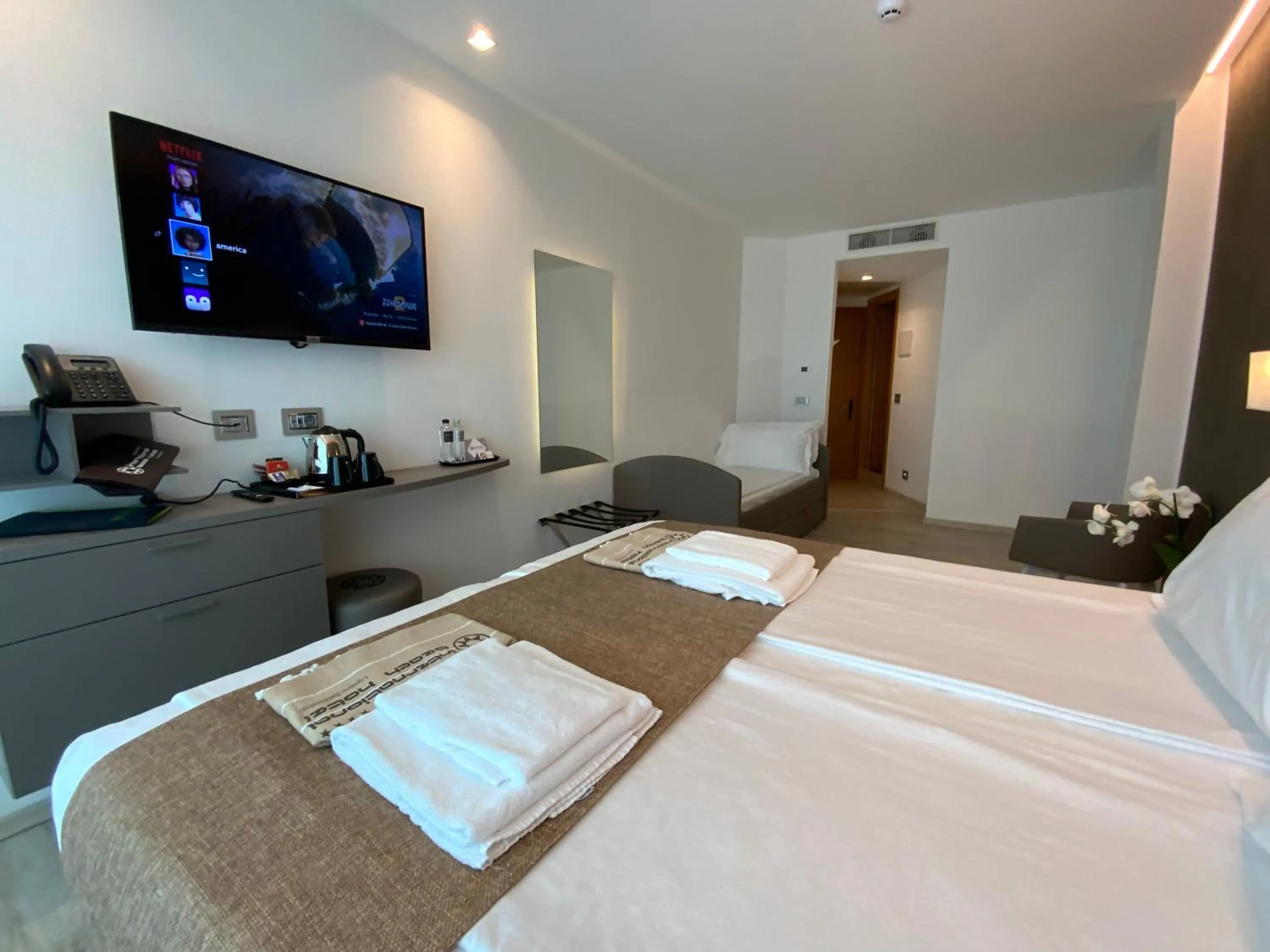 Bedroom, Bed in International Beach Hotel