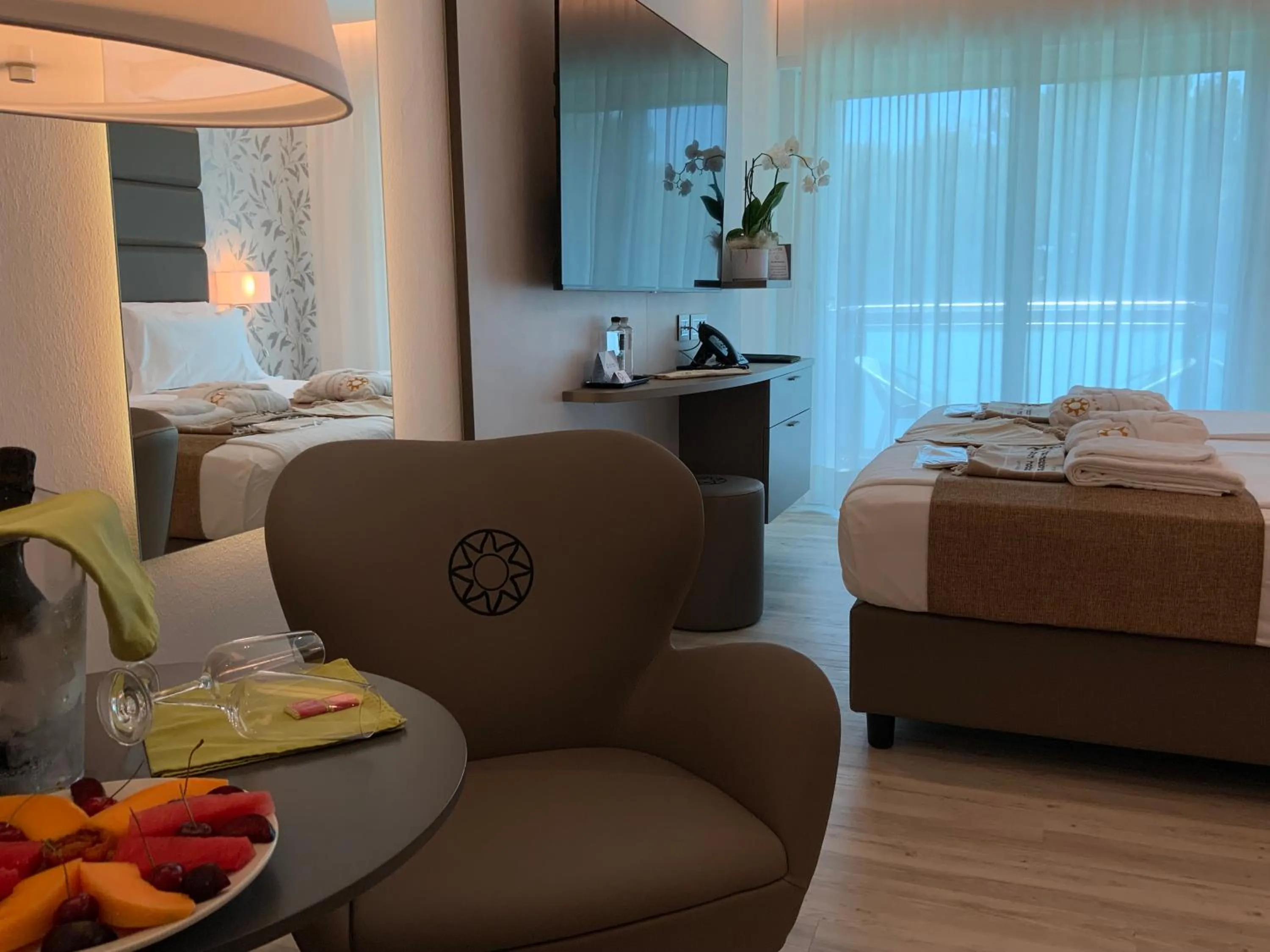 Bedroom, Bed in International Beach Hotel