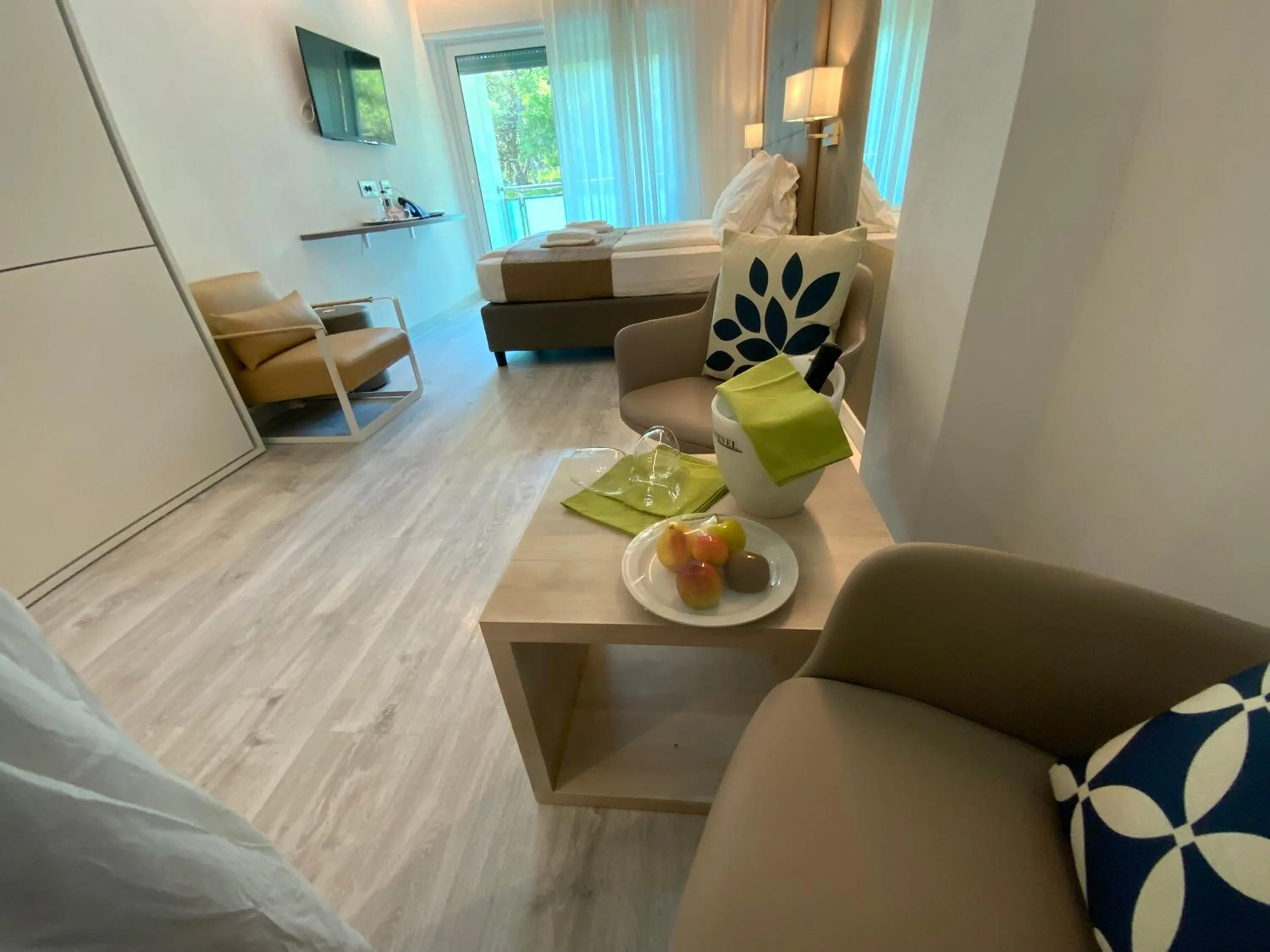 Photo of the whole room in International Beach Hotel