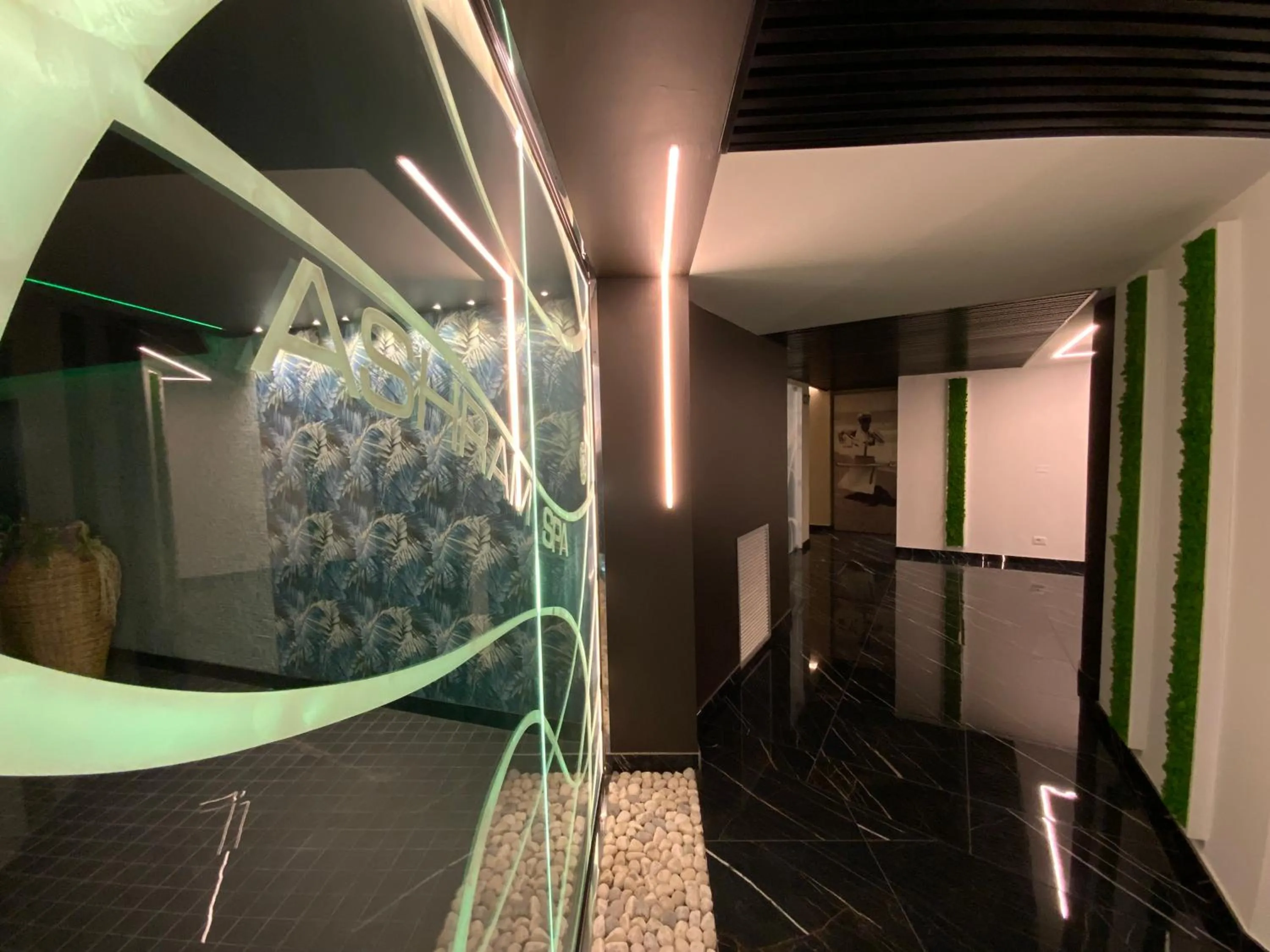 Decorative detail in International Beach Hotel