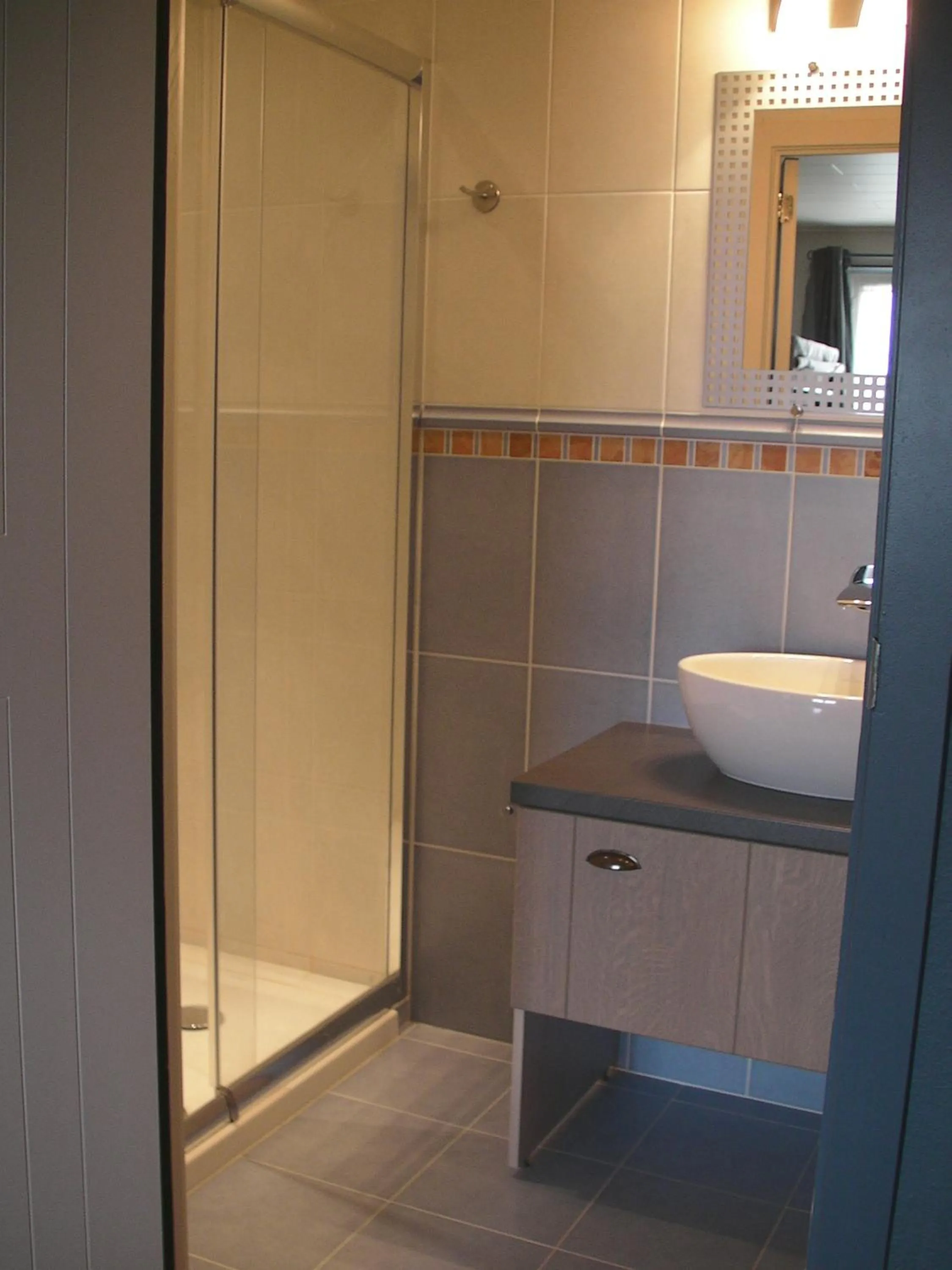 Shower in Maison Chabrat